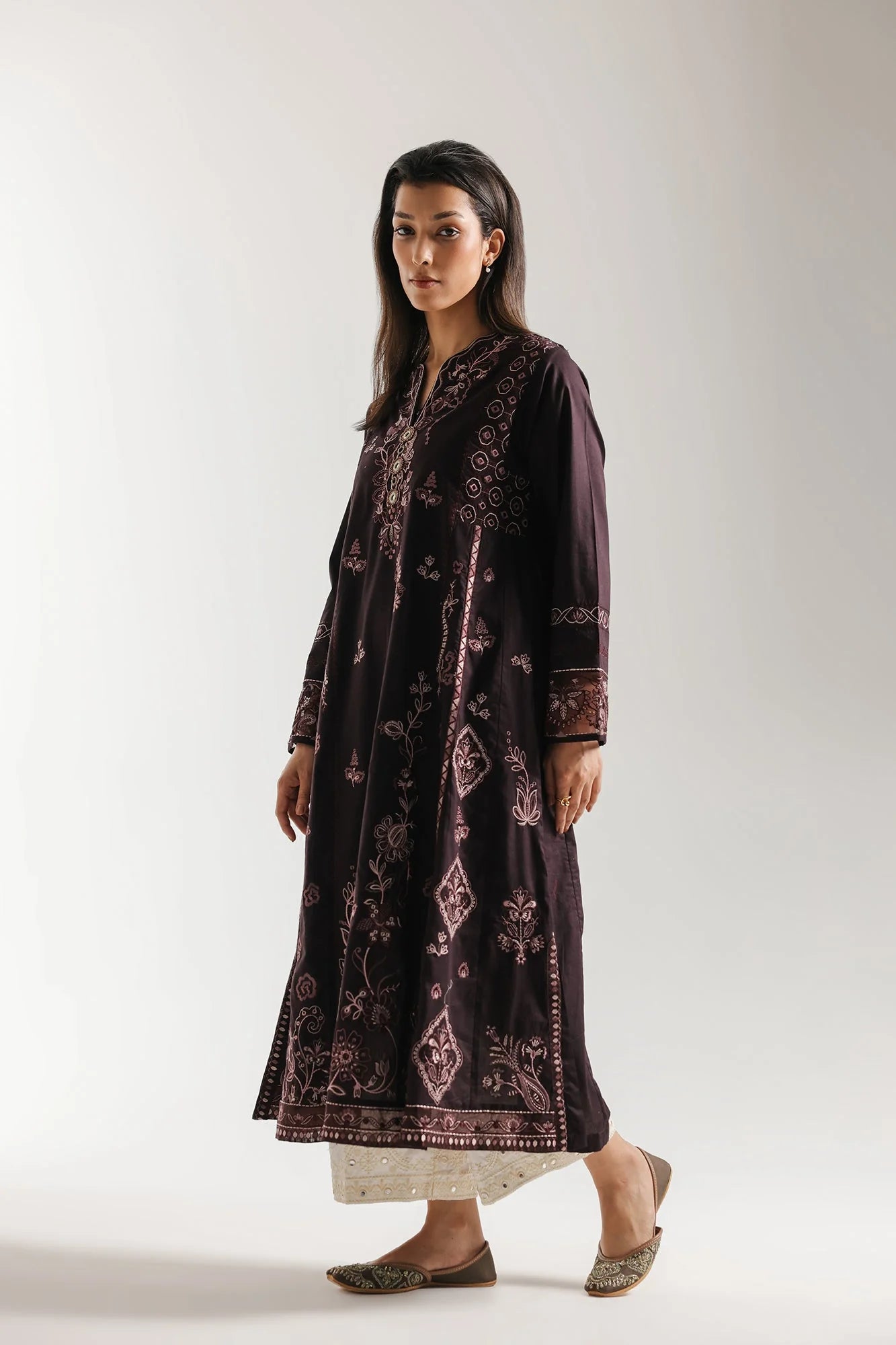 EMBROIDERED SUIT (E4283/103/516)