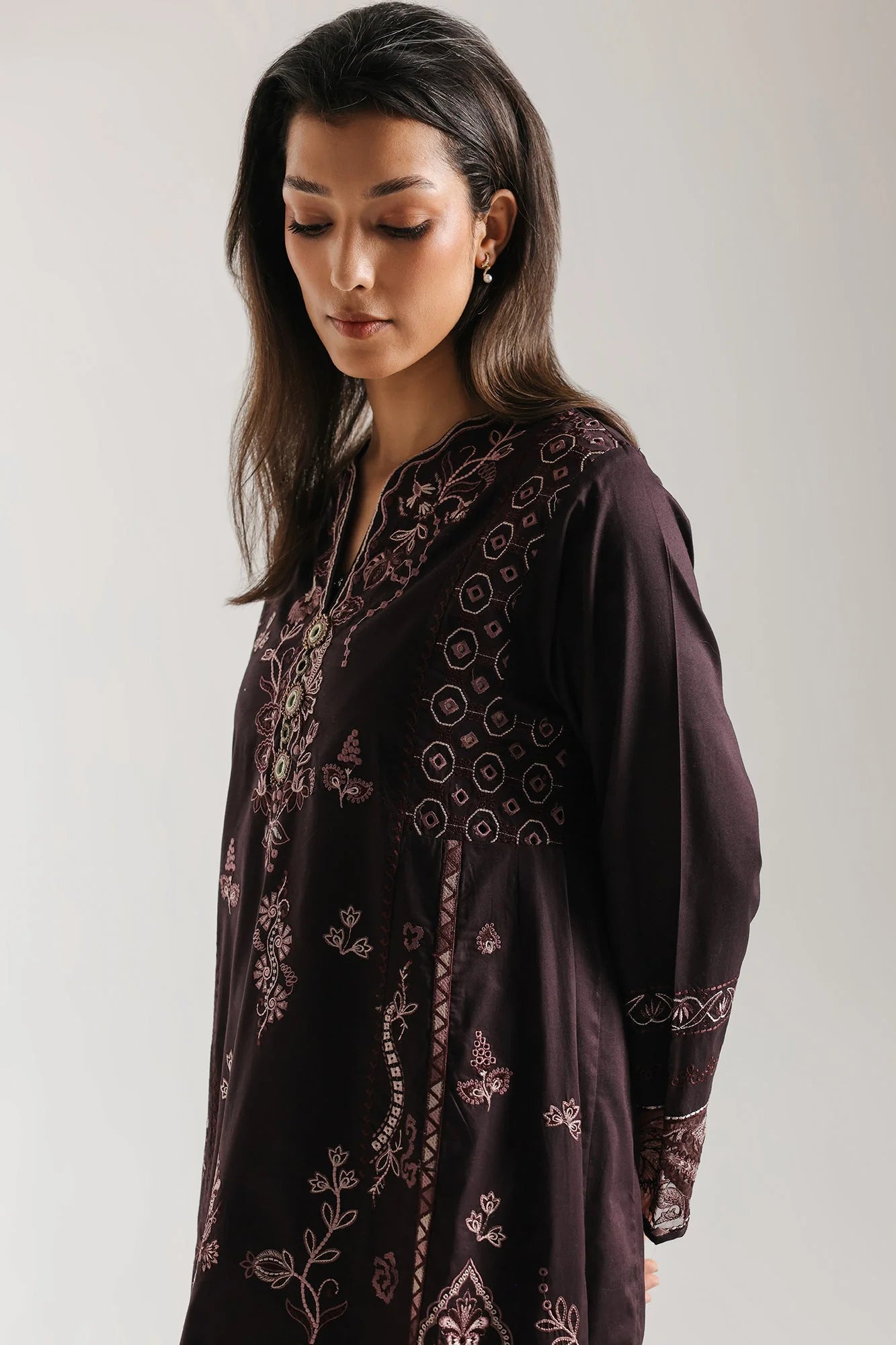 EMBROIDERED SUIT (E4283/103/516)