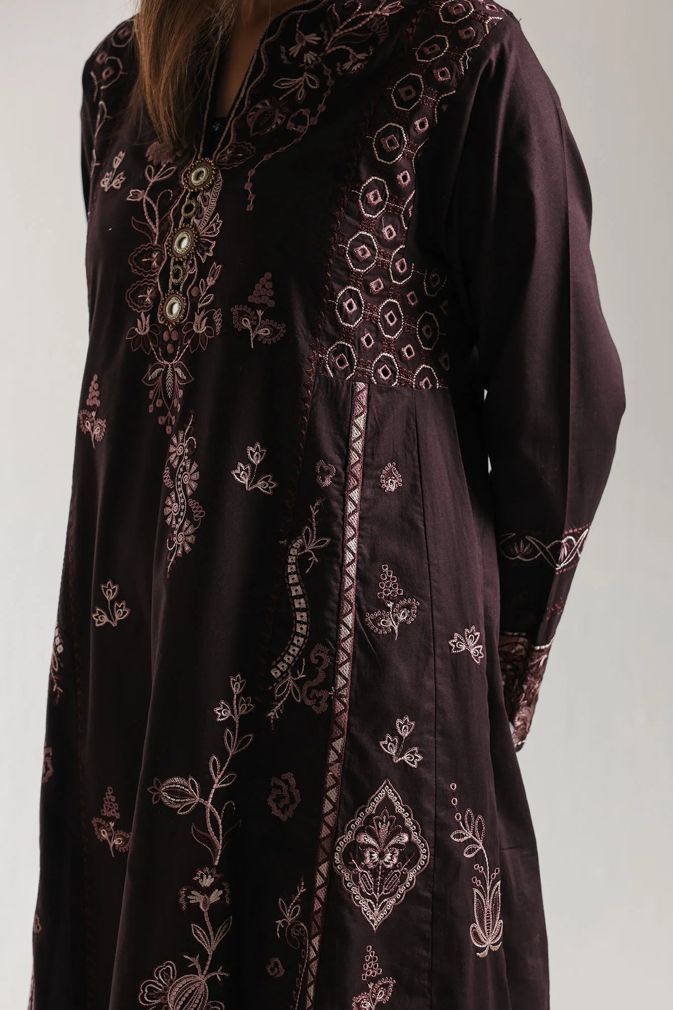 EMBROIDERED SUIT (E4283/103/516)