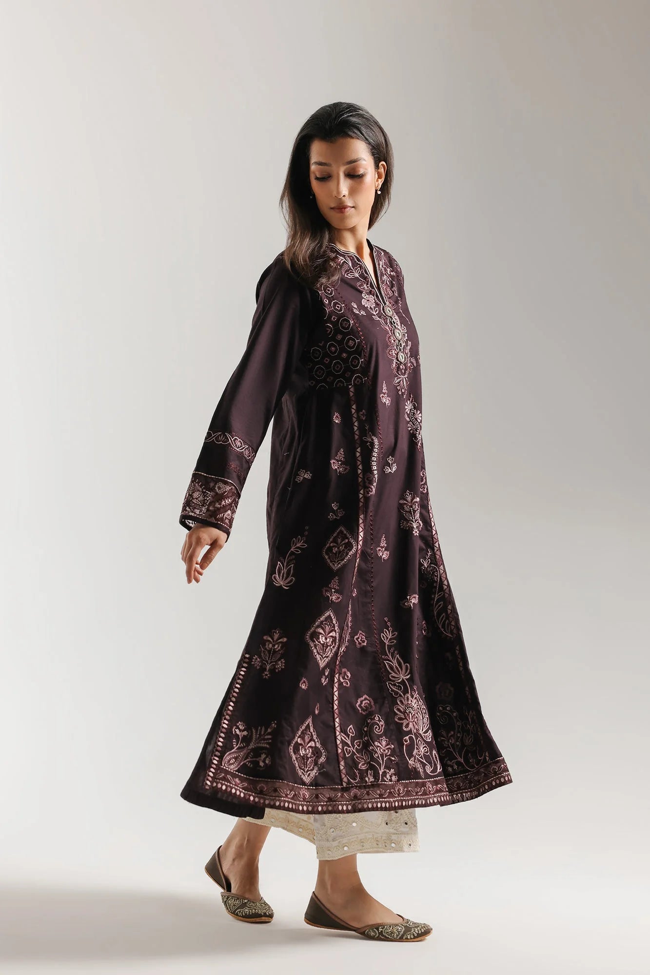 EMBROIDERED SUIT (E4283/103/516)