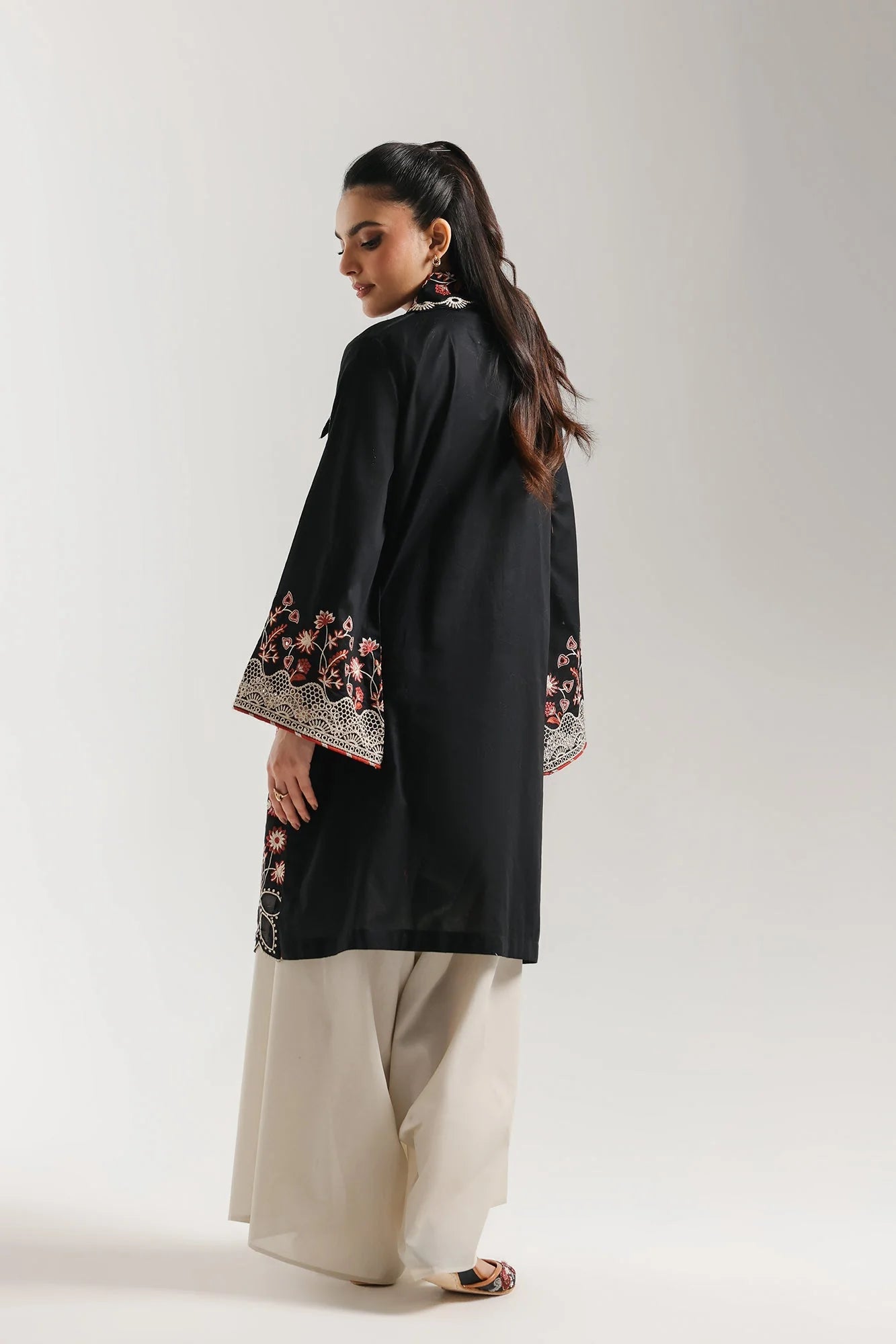 EMBROIDERED SUIT (E4284/103/901)