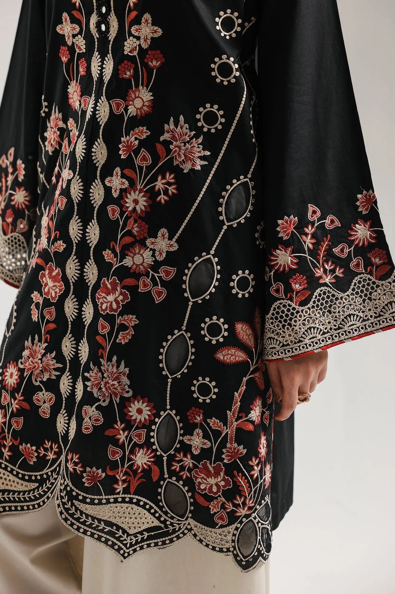 EMBROIDERED SUIT (E4284/103/901)