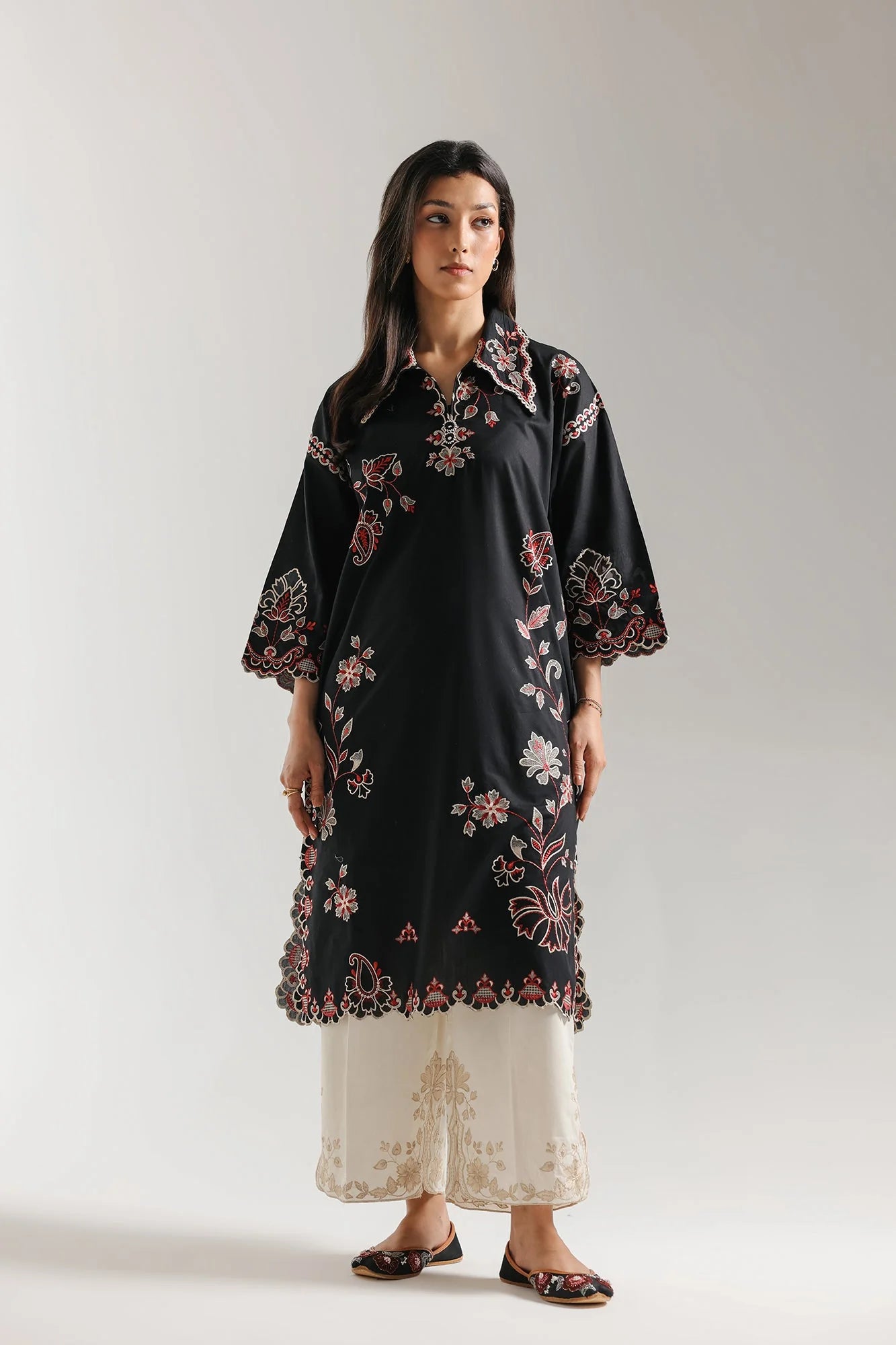 EMBROIDERED SUIT (E4285/103/901)