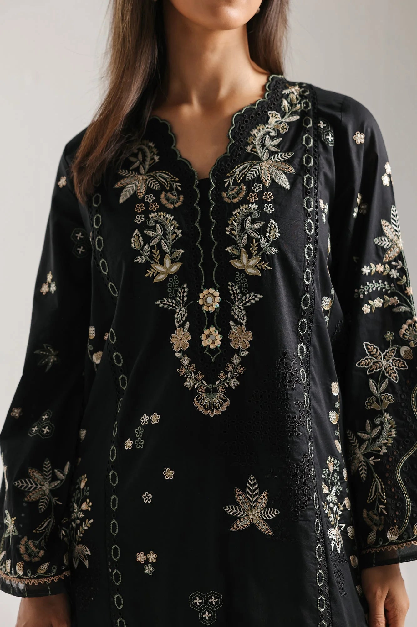 EMBROIDERED SUIT (E4286/103/902)