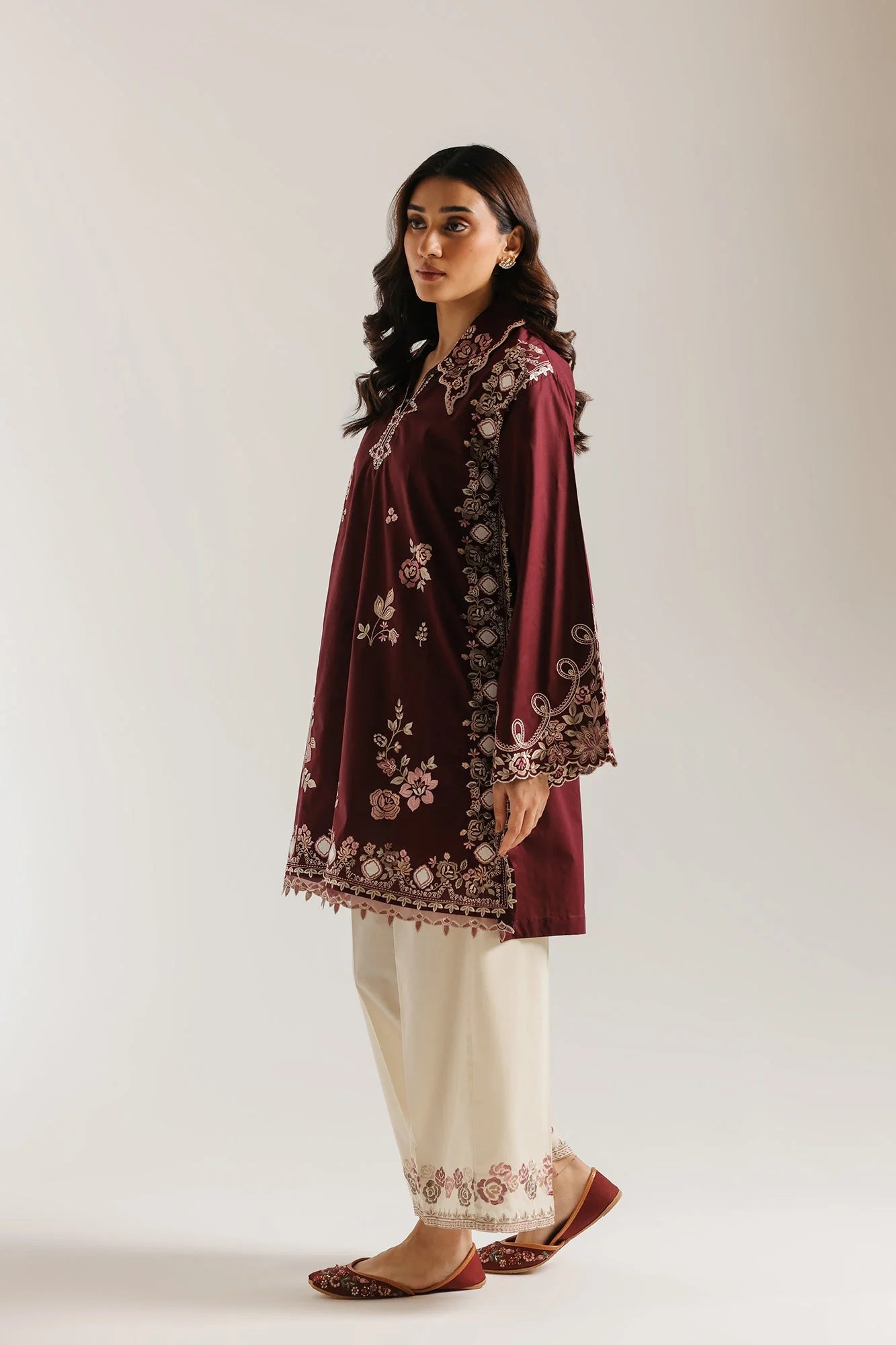 EMBROIDERED SUIT (E4287/103/402)