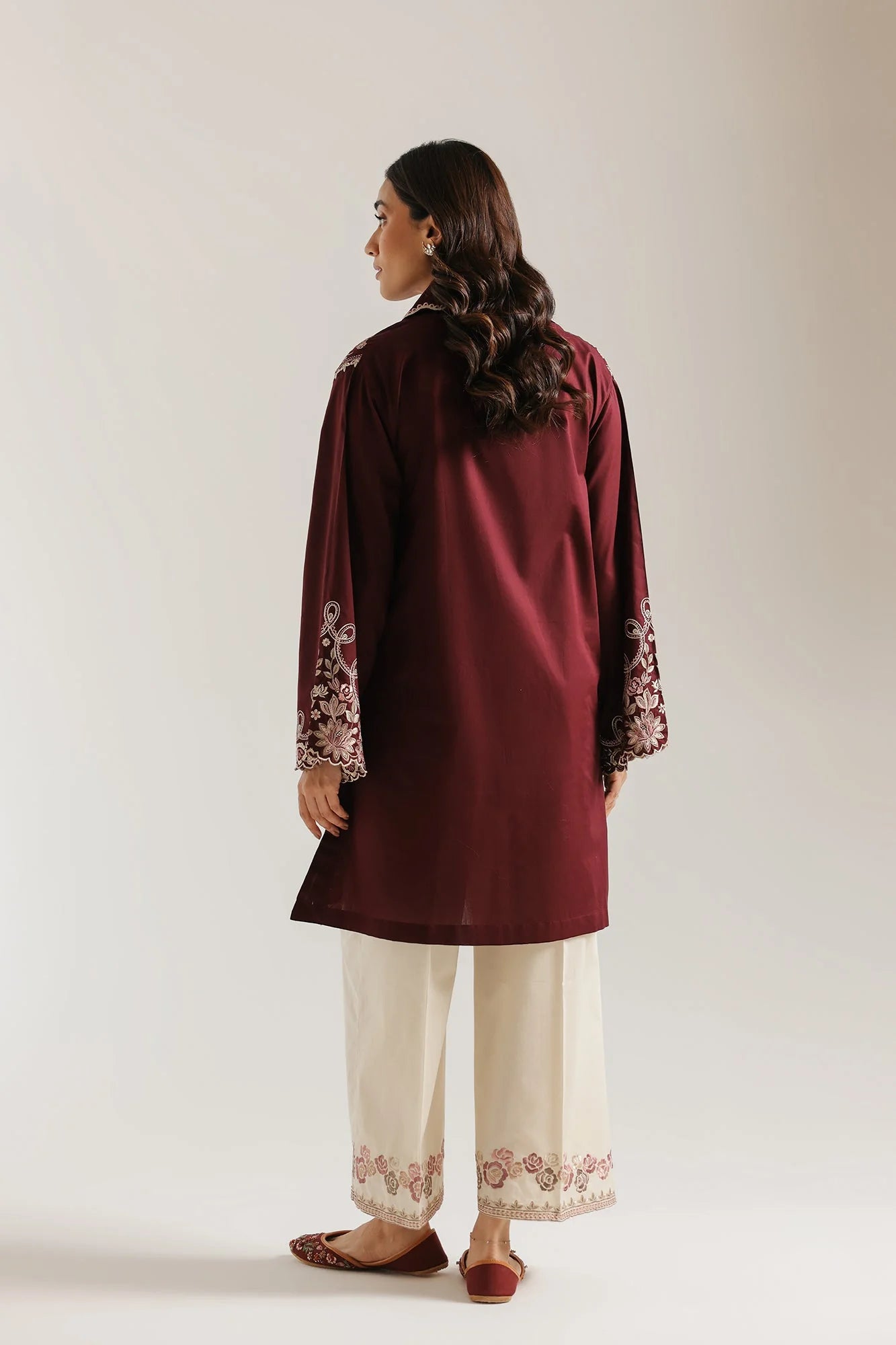 EMBROIDERED SUIT (E4287/103/402)