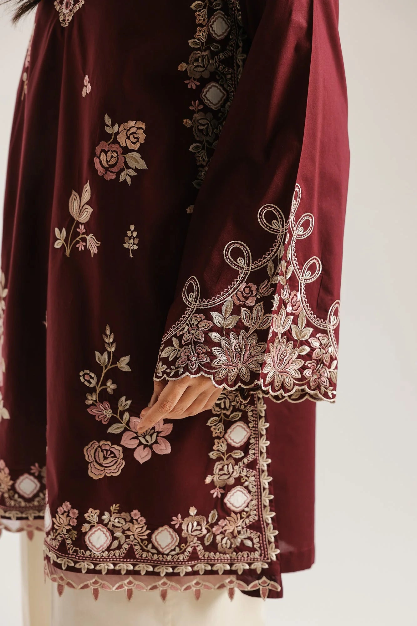 EMBROIDERED SUIT (E4287/103/402)