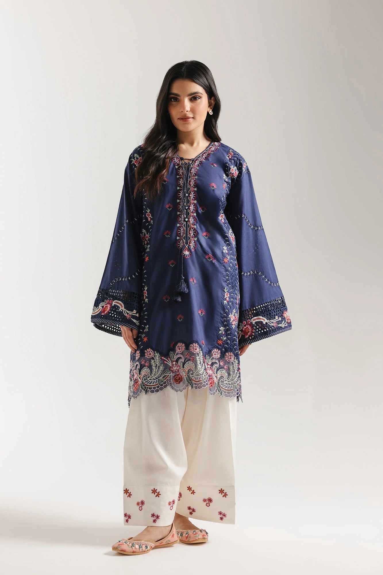 EMBROIDERED SUIT (E4296/103/622)