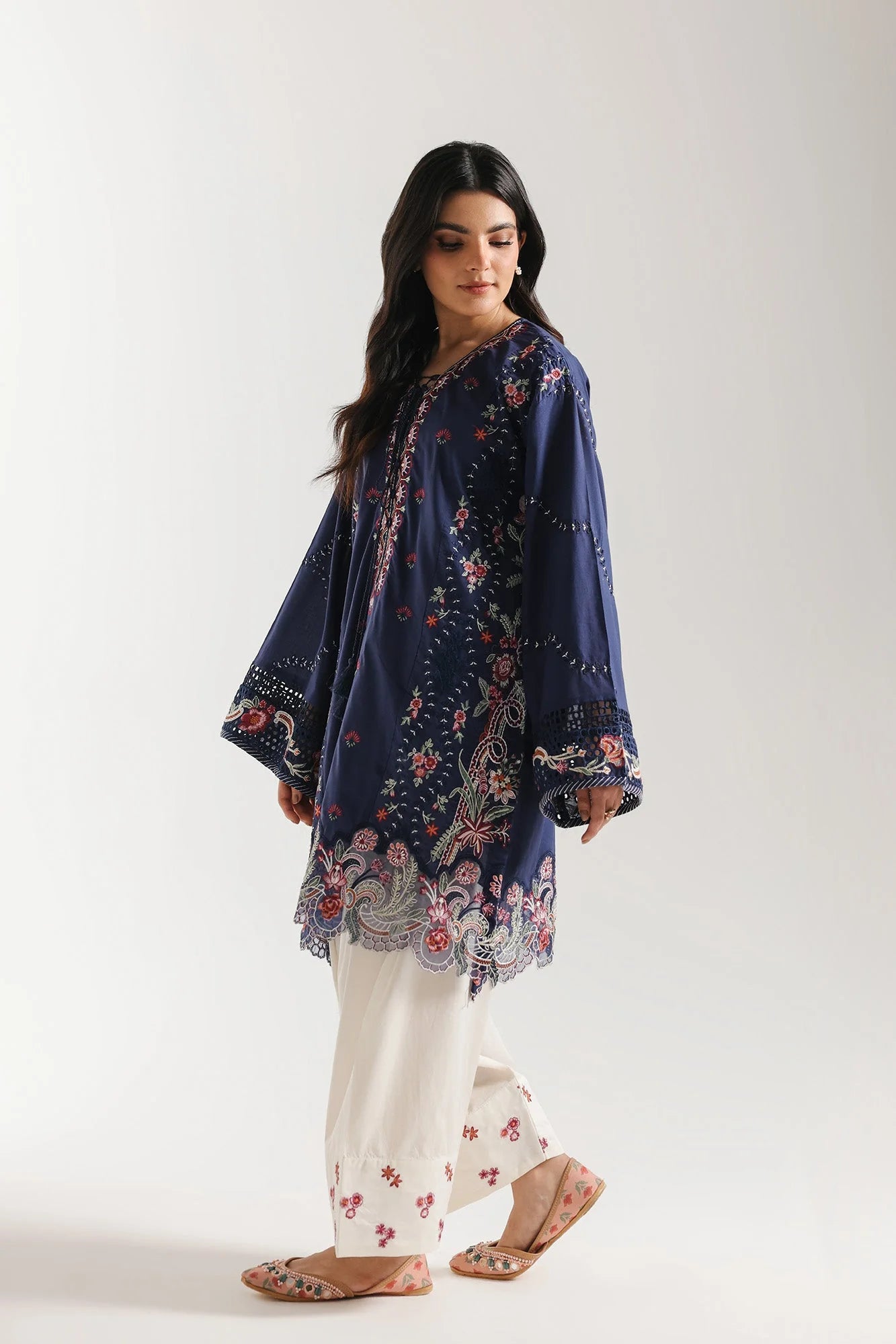 EMBROIDERED SUIT (E4296/103/622)