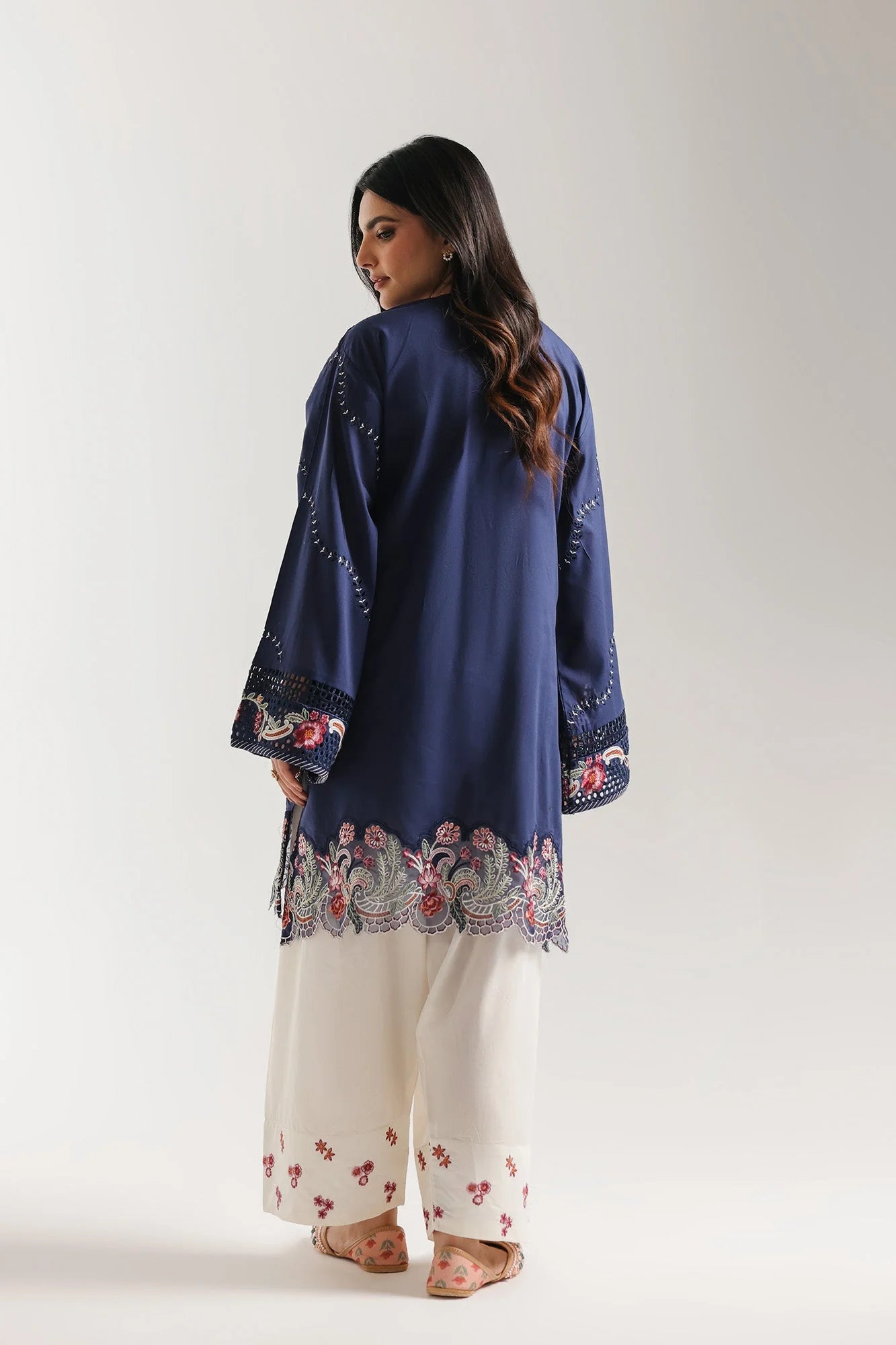 EMBROIDERED SUIT (E4296/103/622)