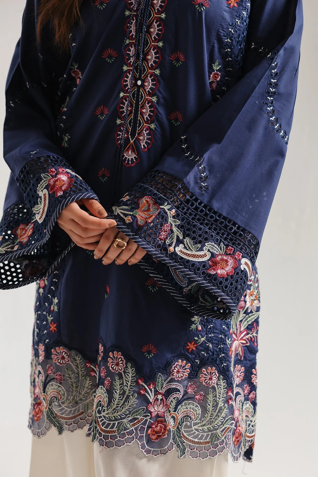 EMBROIDERED SUIT (E4296/103/622)