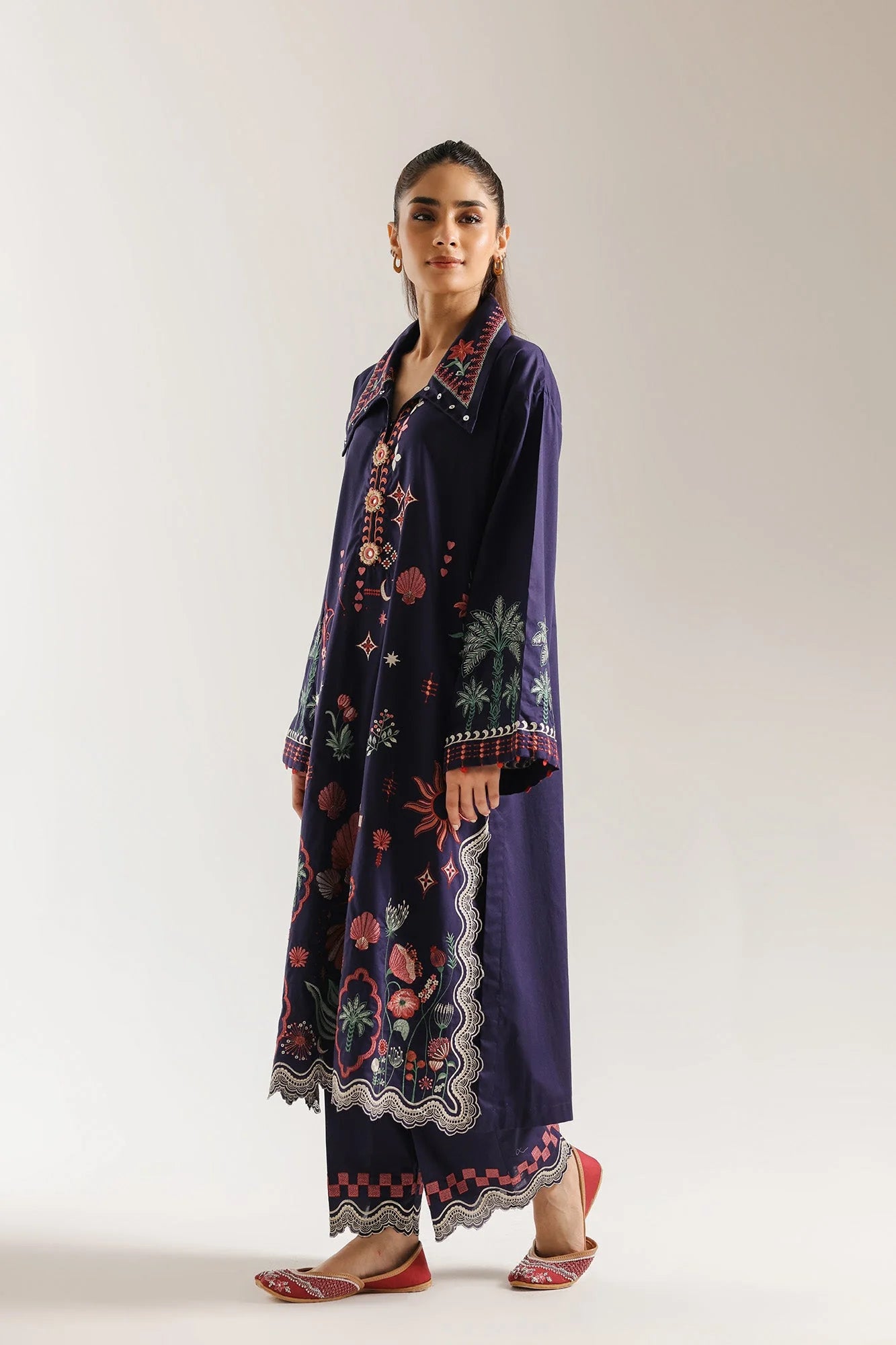 EMBROIDERED SUIT (E4298/103/624)