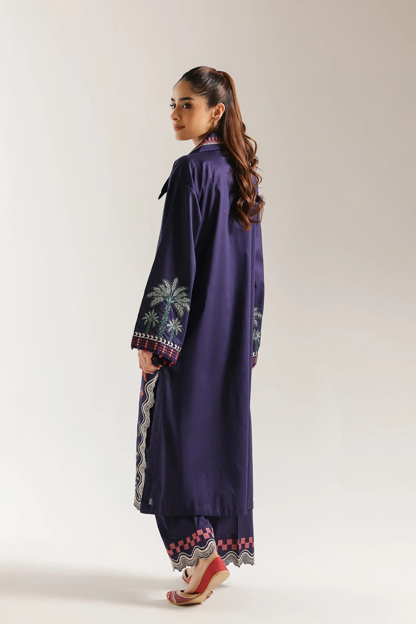 EMBROIDERED SUIT (E4298/103/624)