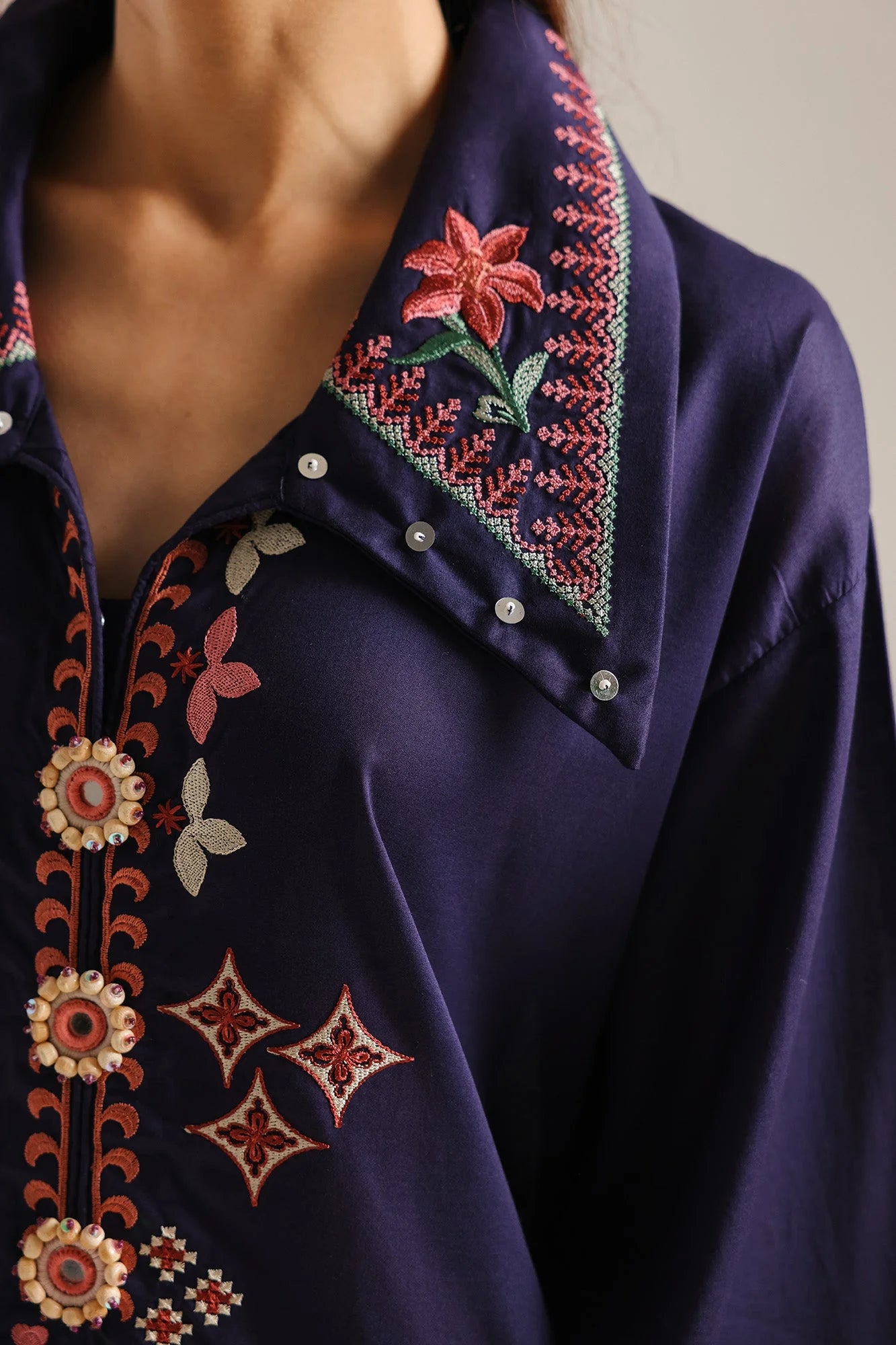 EMBROIDERED SUIT (E4298/103/624)