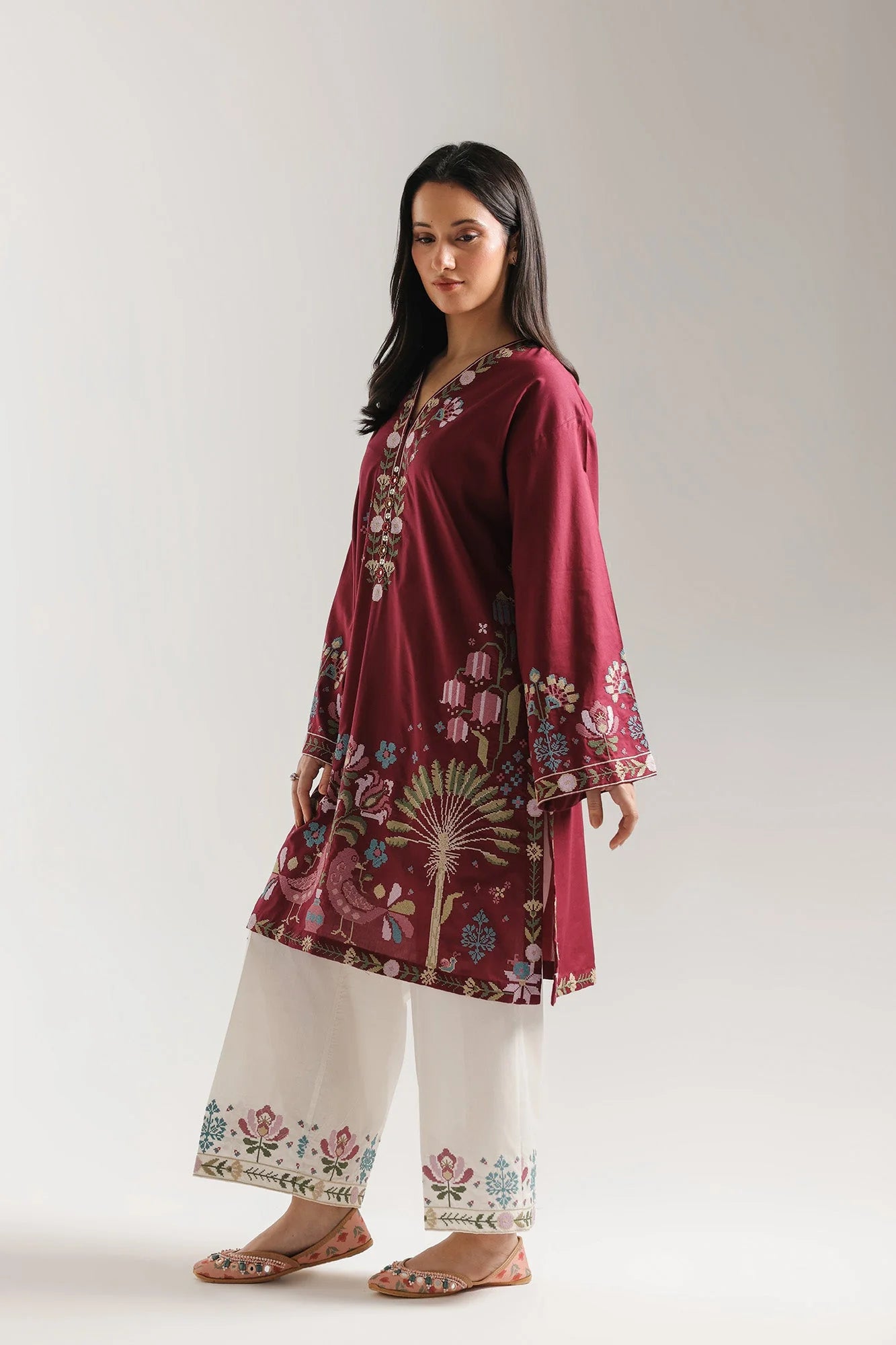 EMBROIDERED SUIT (E4300/103/414)
