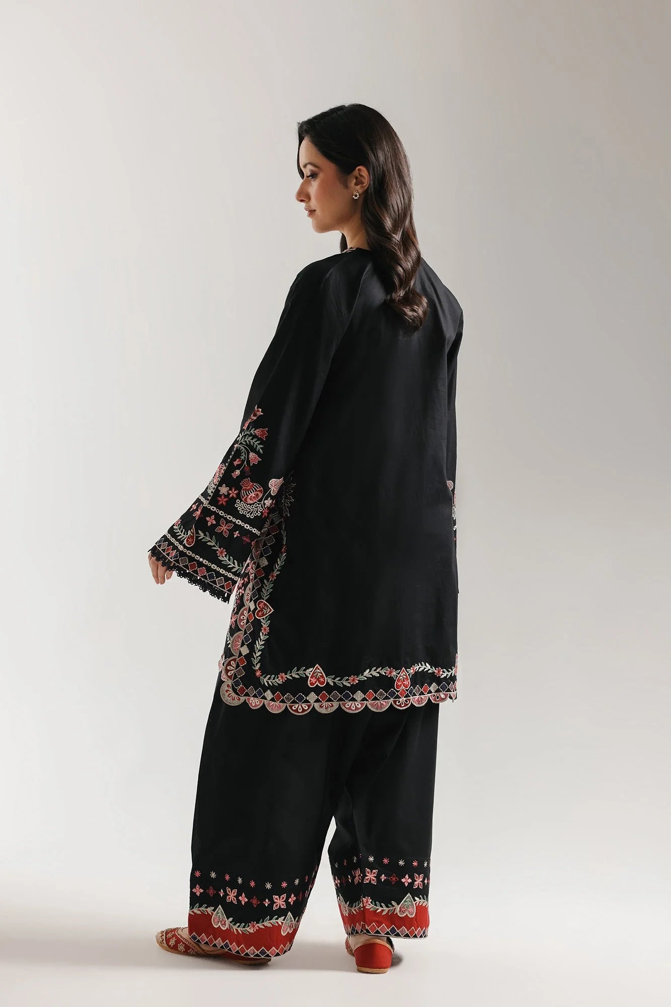 EMBROIDERED SUIT (E4301/103/901)