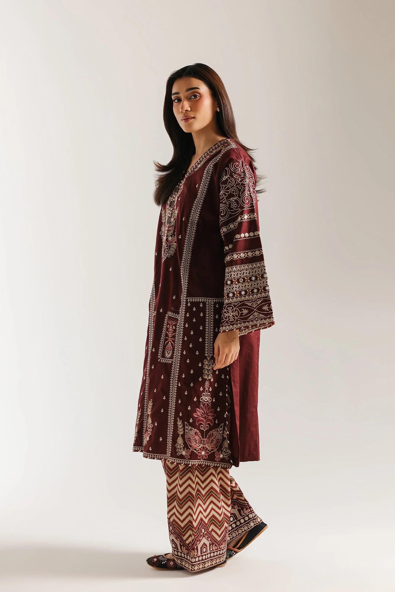 EMBROIDERED SUIT (E4302/103/414)