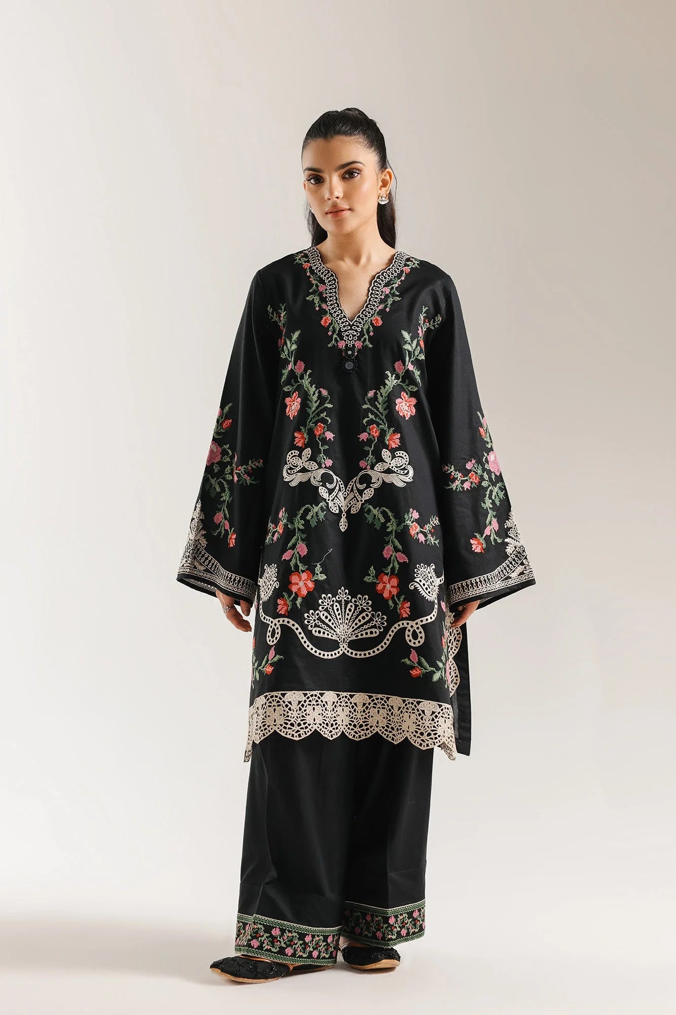EMBROIDERED SUIT (E4303/103/901)