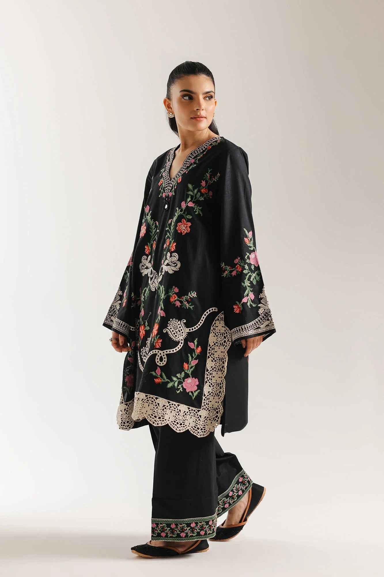EMBROIDERED SUIT (E4303/103/901)