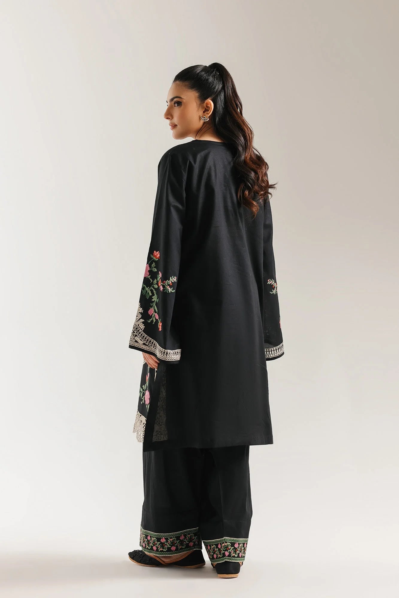 EMBROIDERED SUIT (E4303/103/901)