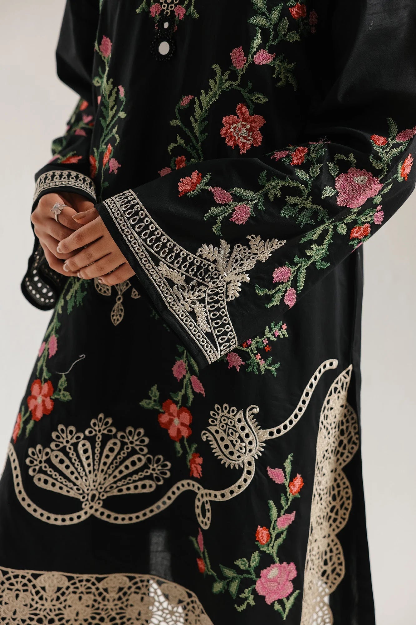 EMBROIDERED SUIT (E4303/103/901)