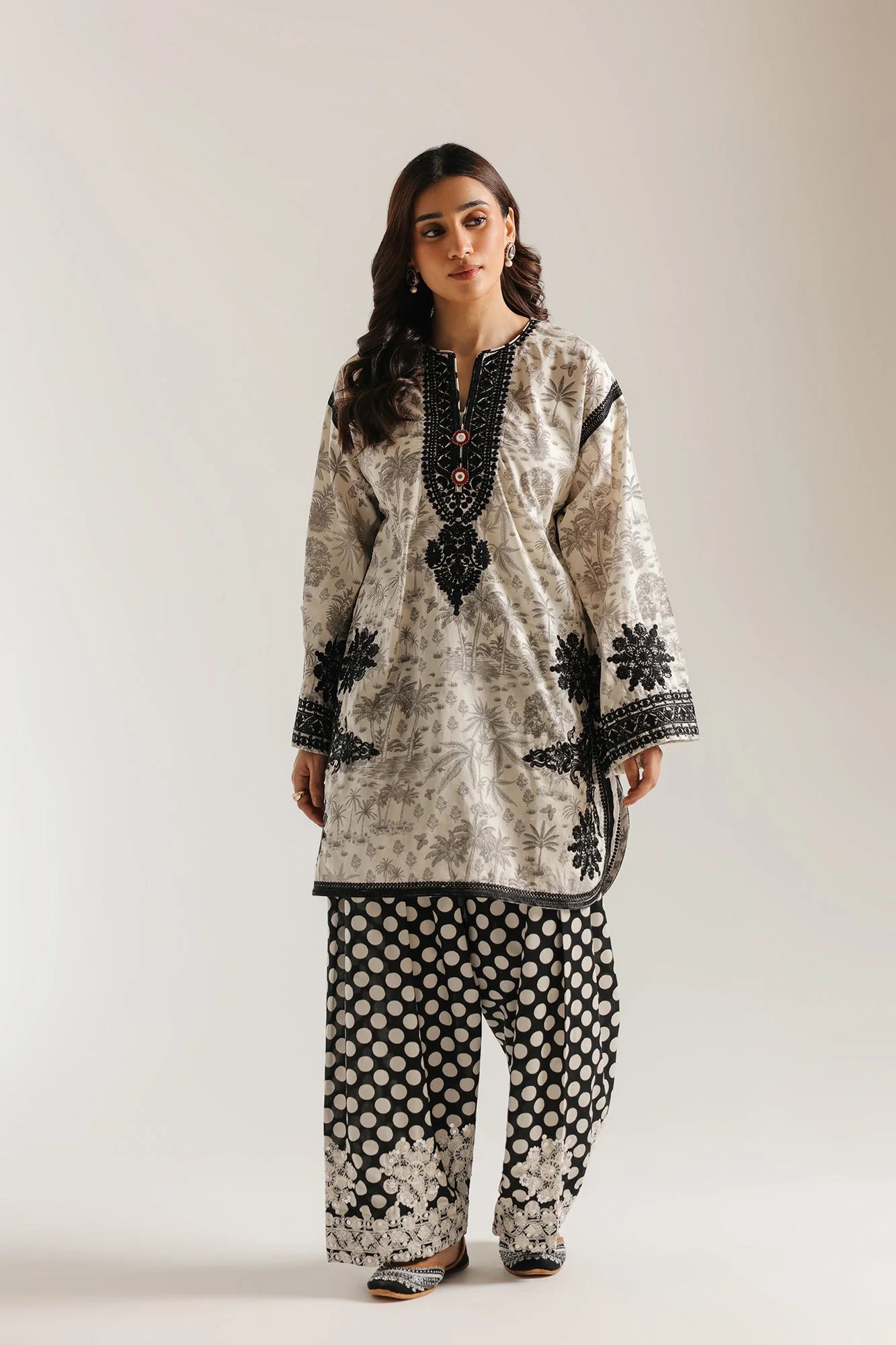 EMBROIDERED SUIT (E4304/103/004)