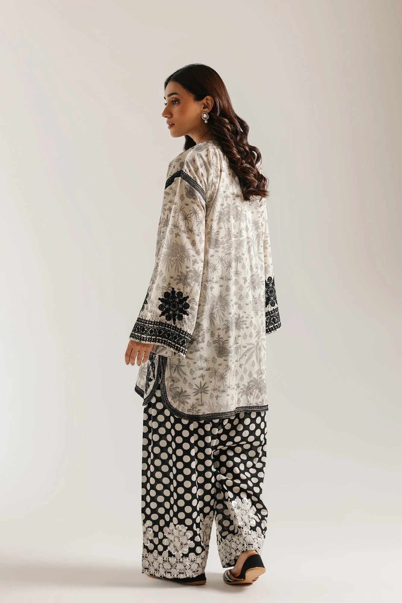 EMBROIDERED SUIT (E4304/103/004)