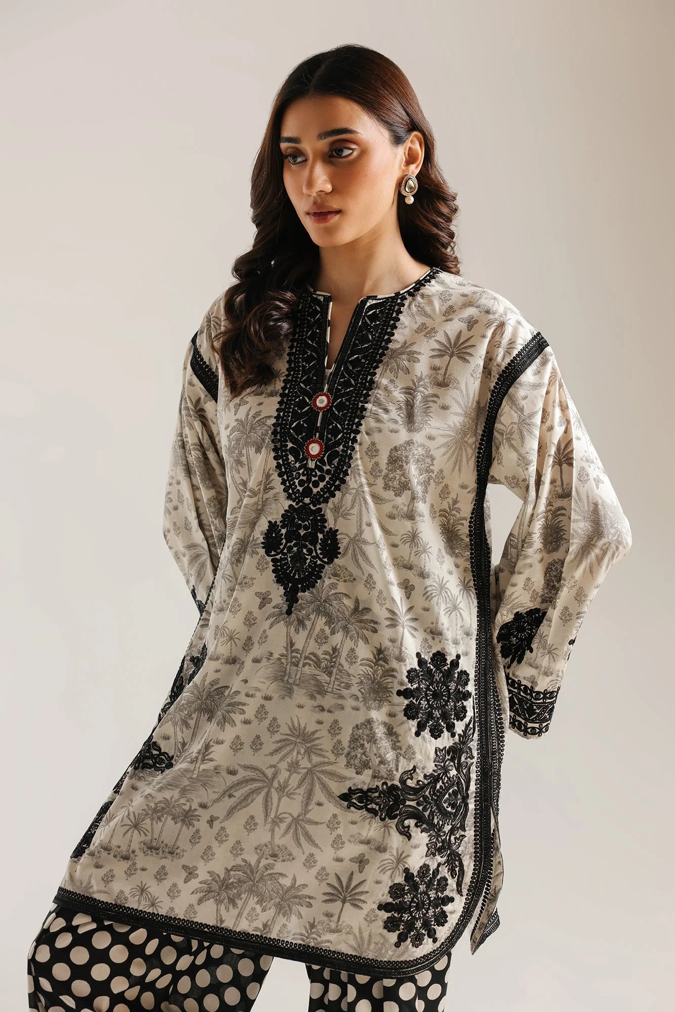 EMBROIDERED SUIT (E4304/103/004)