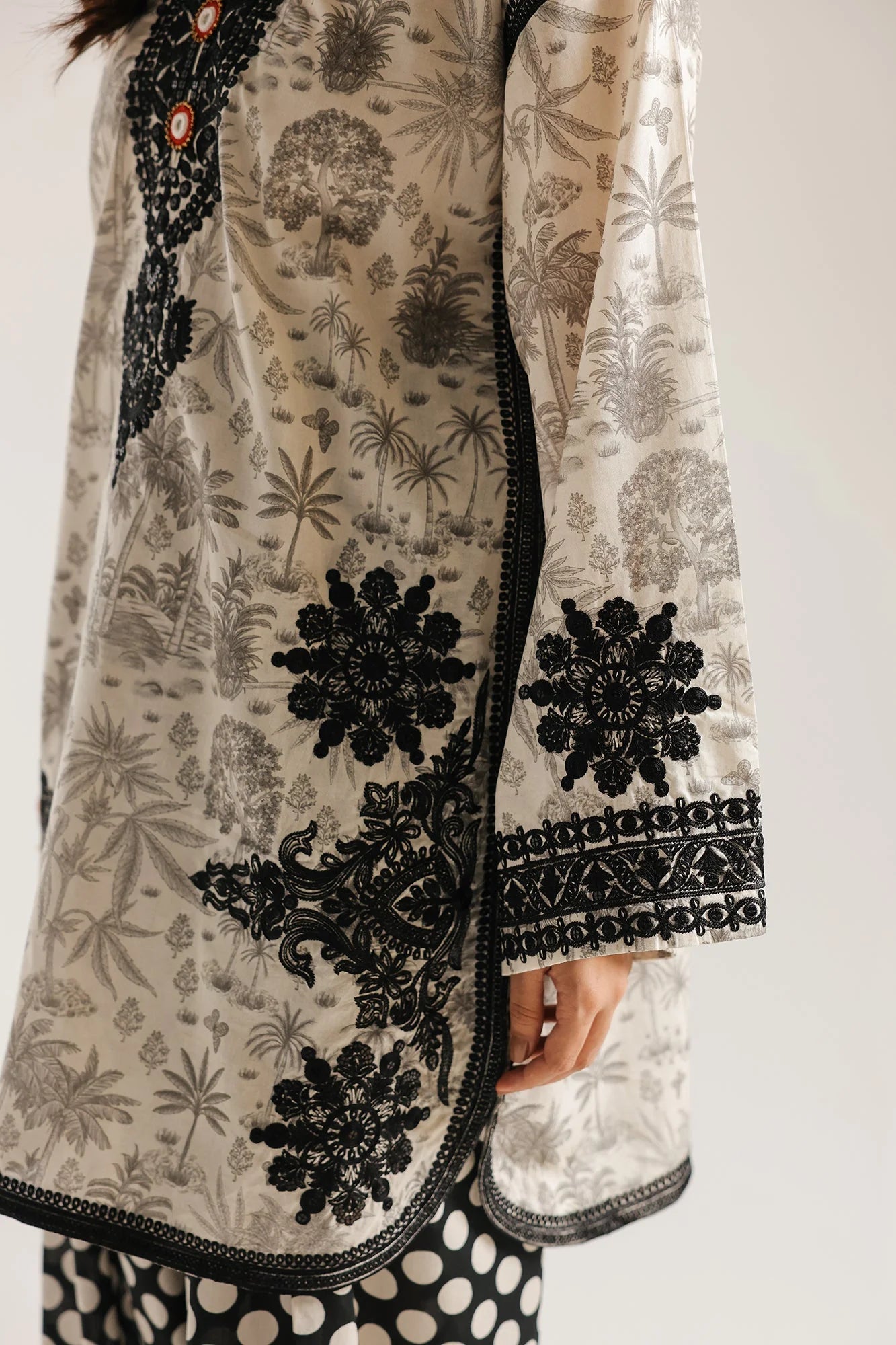 EMBROIDERED SUIT (E4304/103/004)