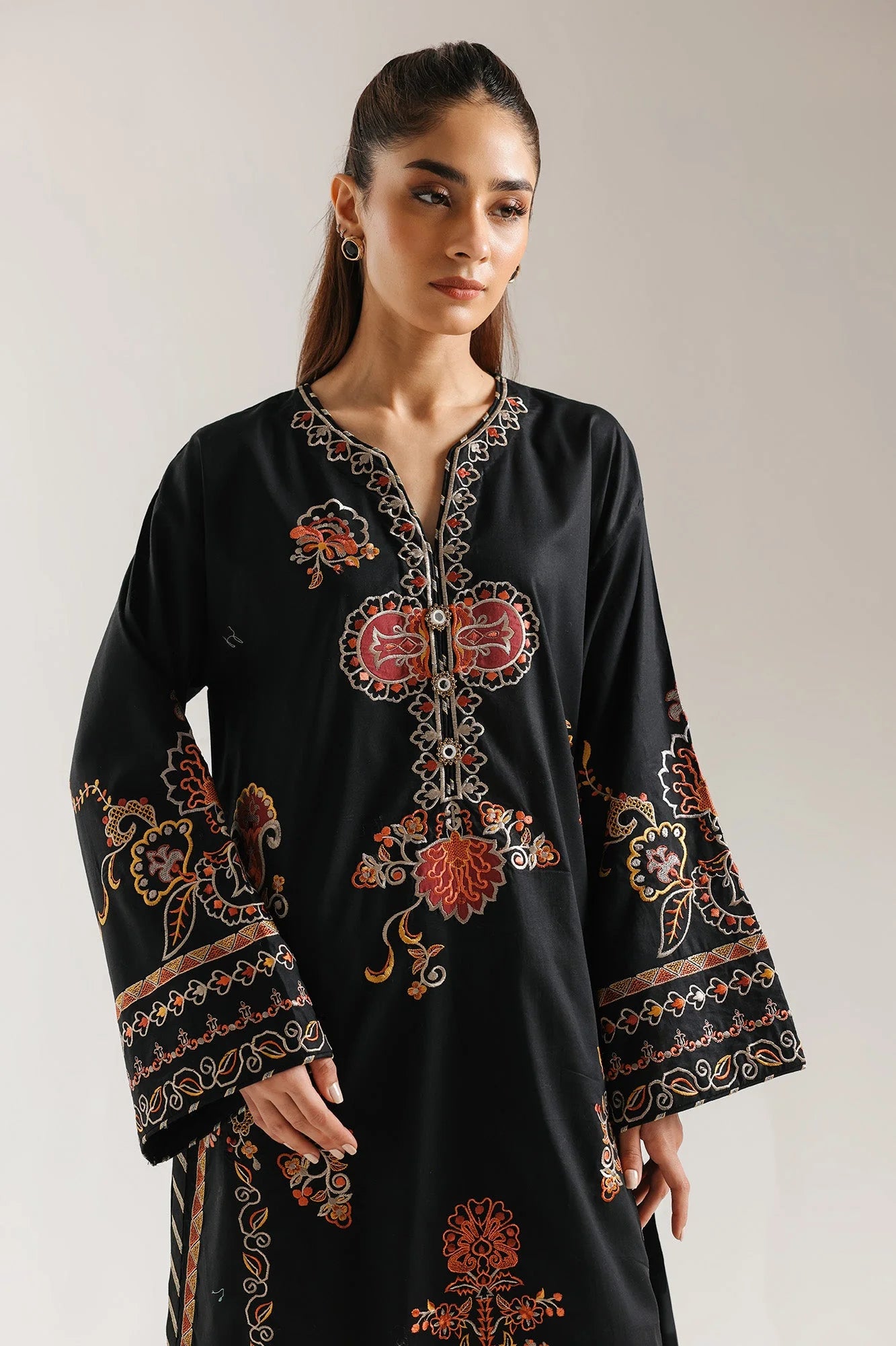 EMBROIDERED SUIT (E4308/103/901)