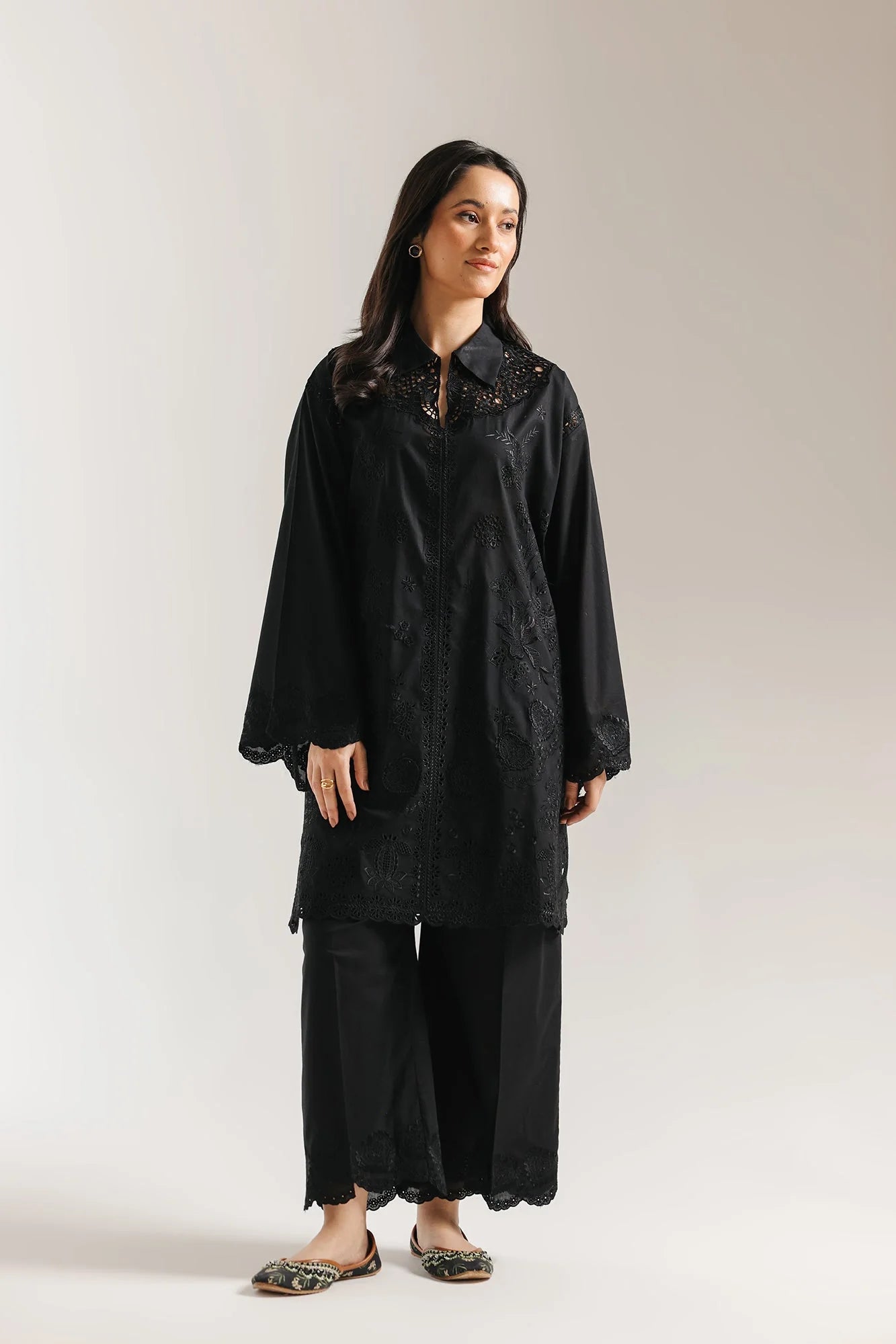 EMBROIDERED SUIT (E4309/103/901)