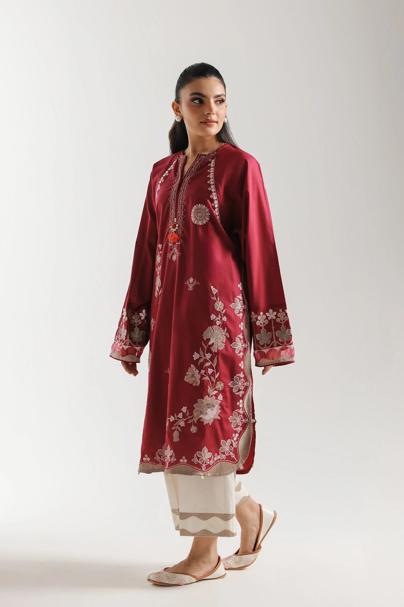EMBROIDERED SUIT (E4318/103/524)