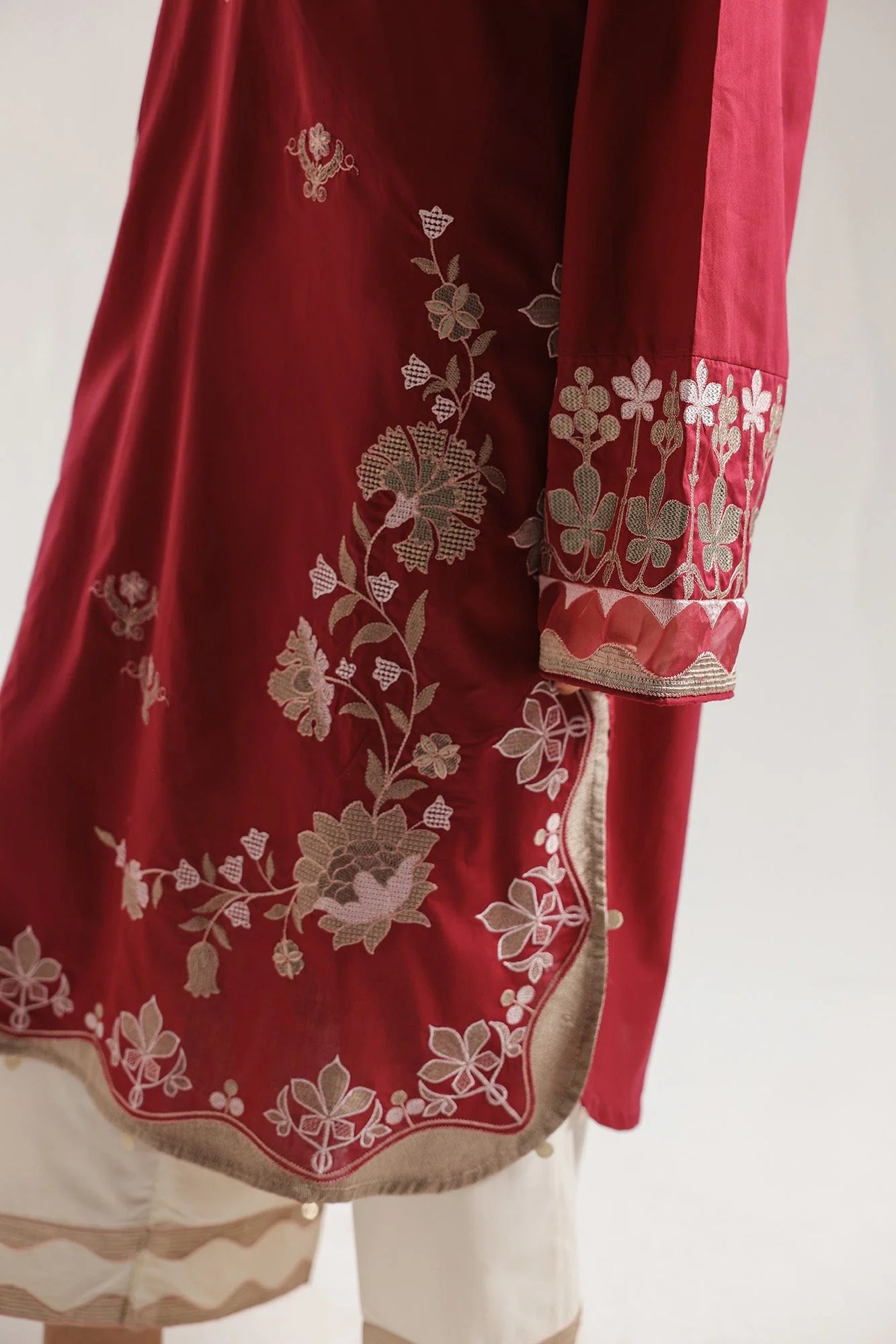 EMBROIDERED SUIT (E4318/103/524)