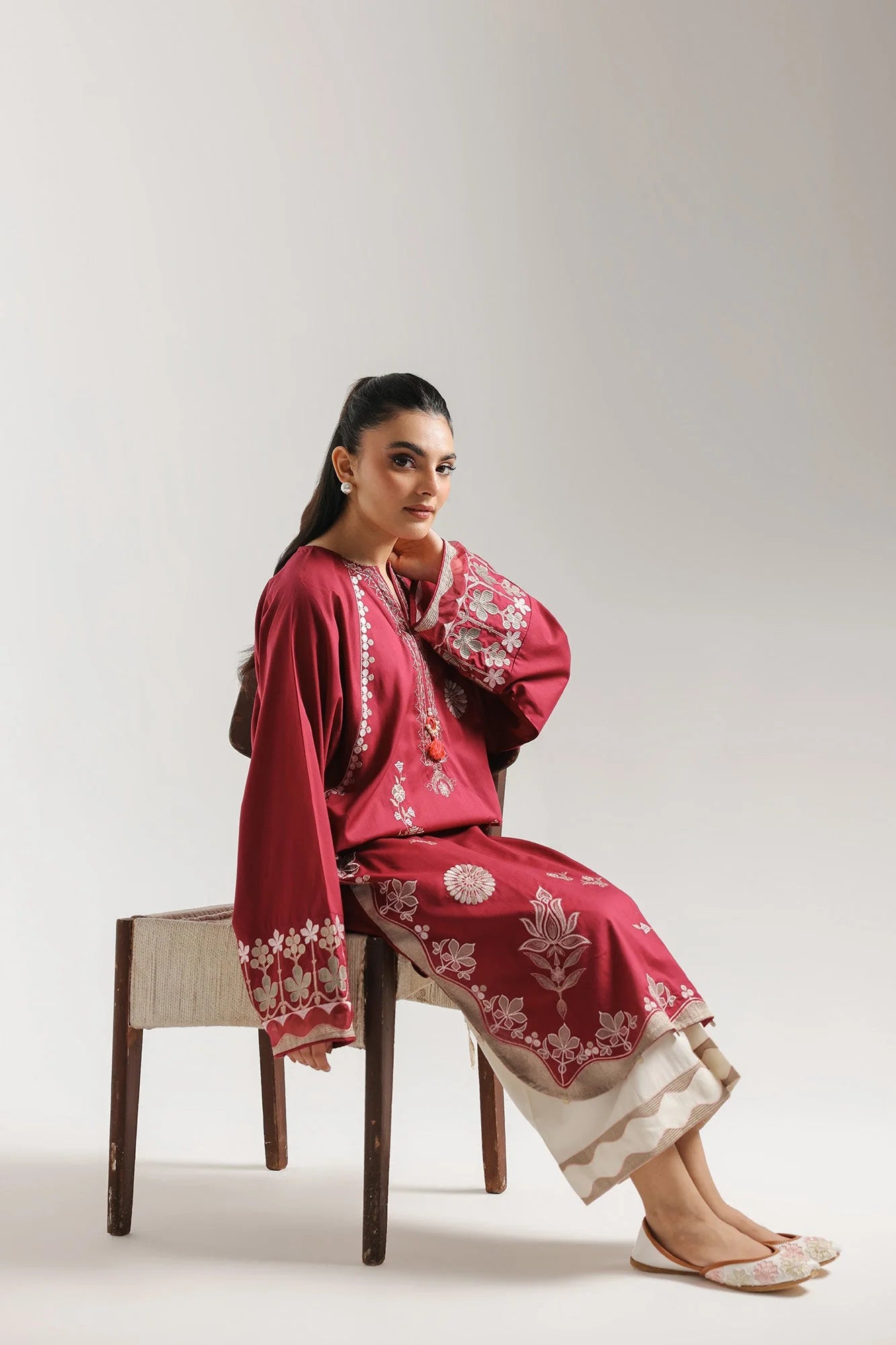 EMBROIDERED SUIT (E4318/103/524)