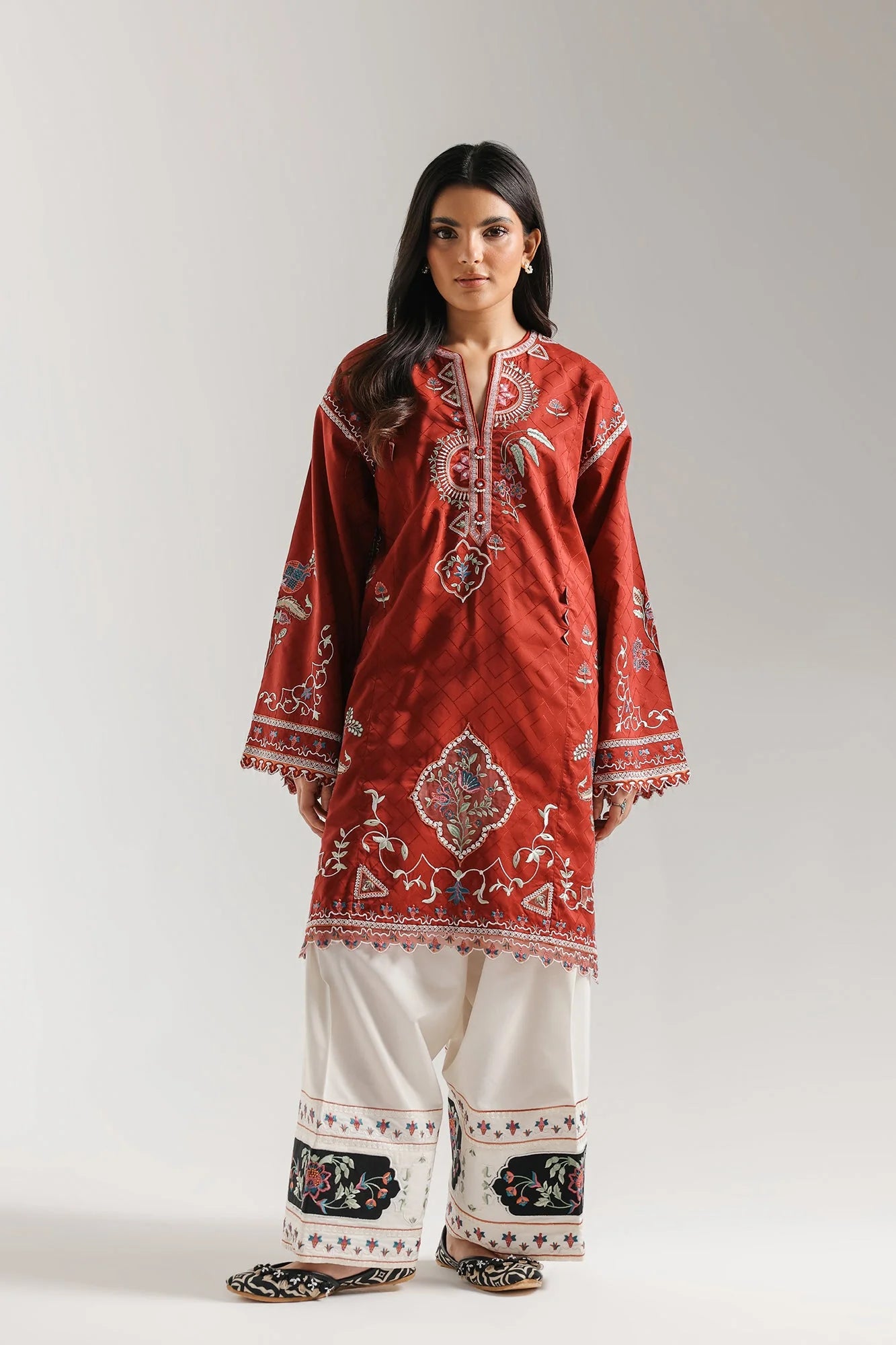 EMBROIDERED SUIT (E4320/103/304)
