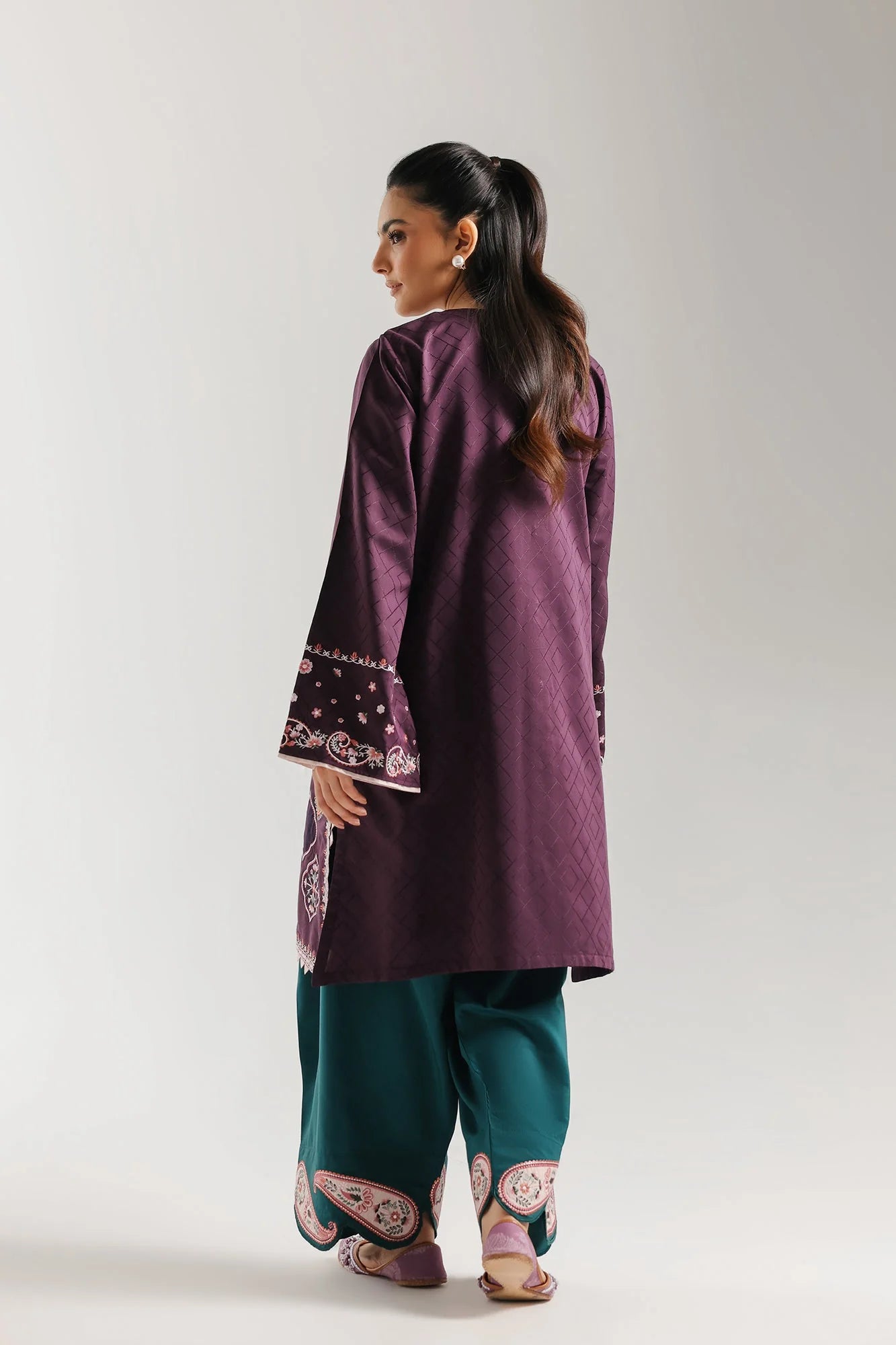 EMBROIDERED SUIT (E4321/103/518)