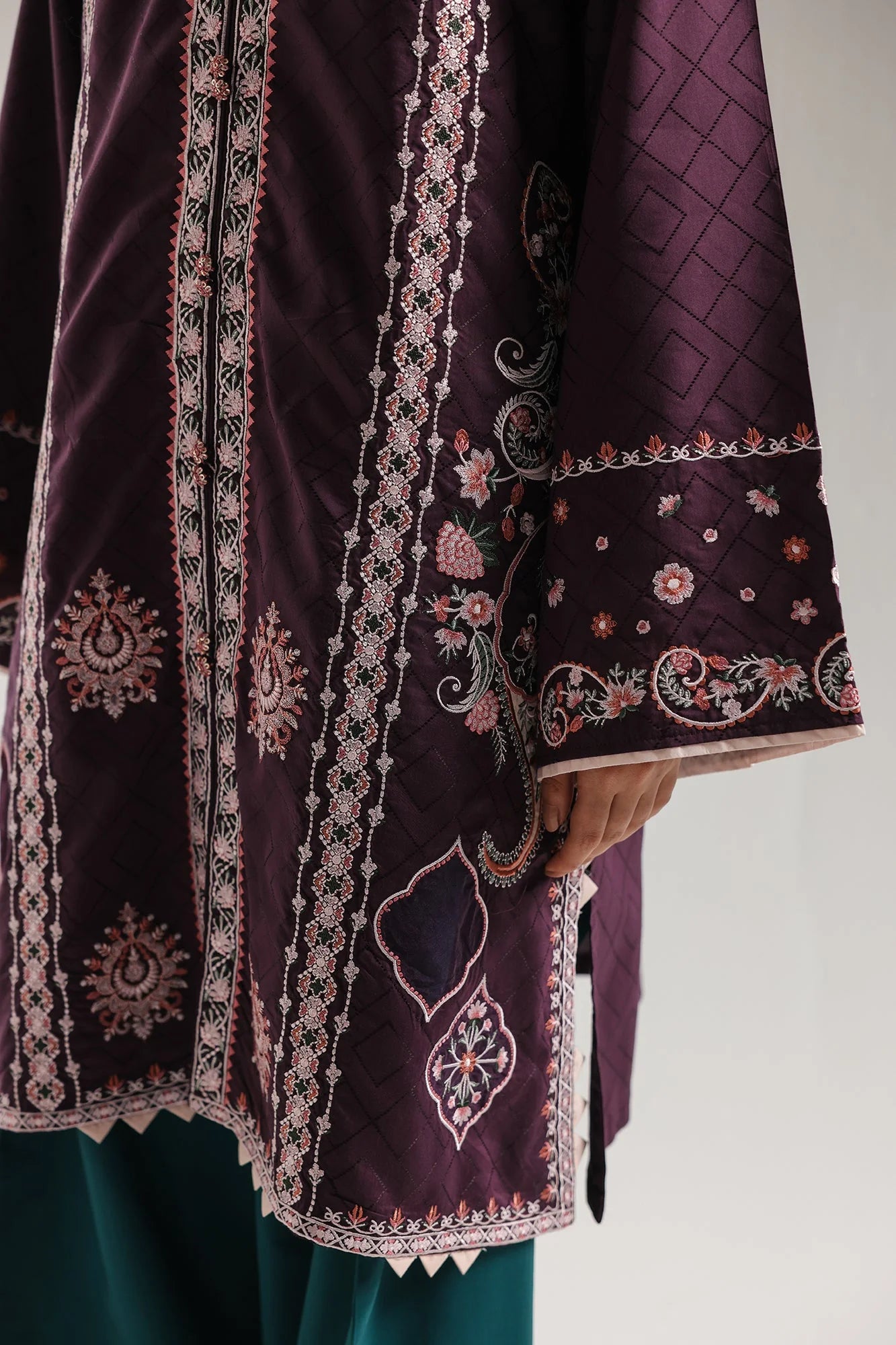 EMBROIDERED SUIT (E4321/103/518)