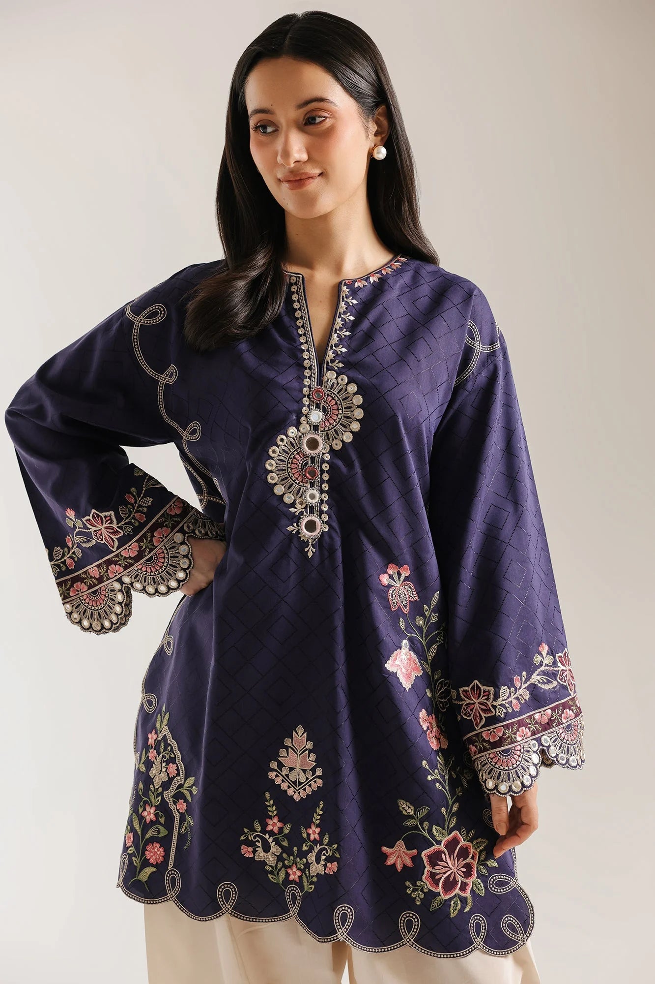 EMBROIDERED SUIT (E4323/103/507)