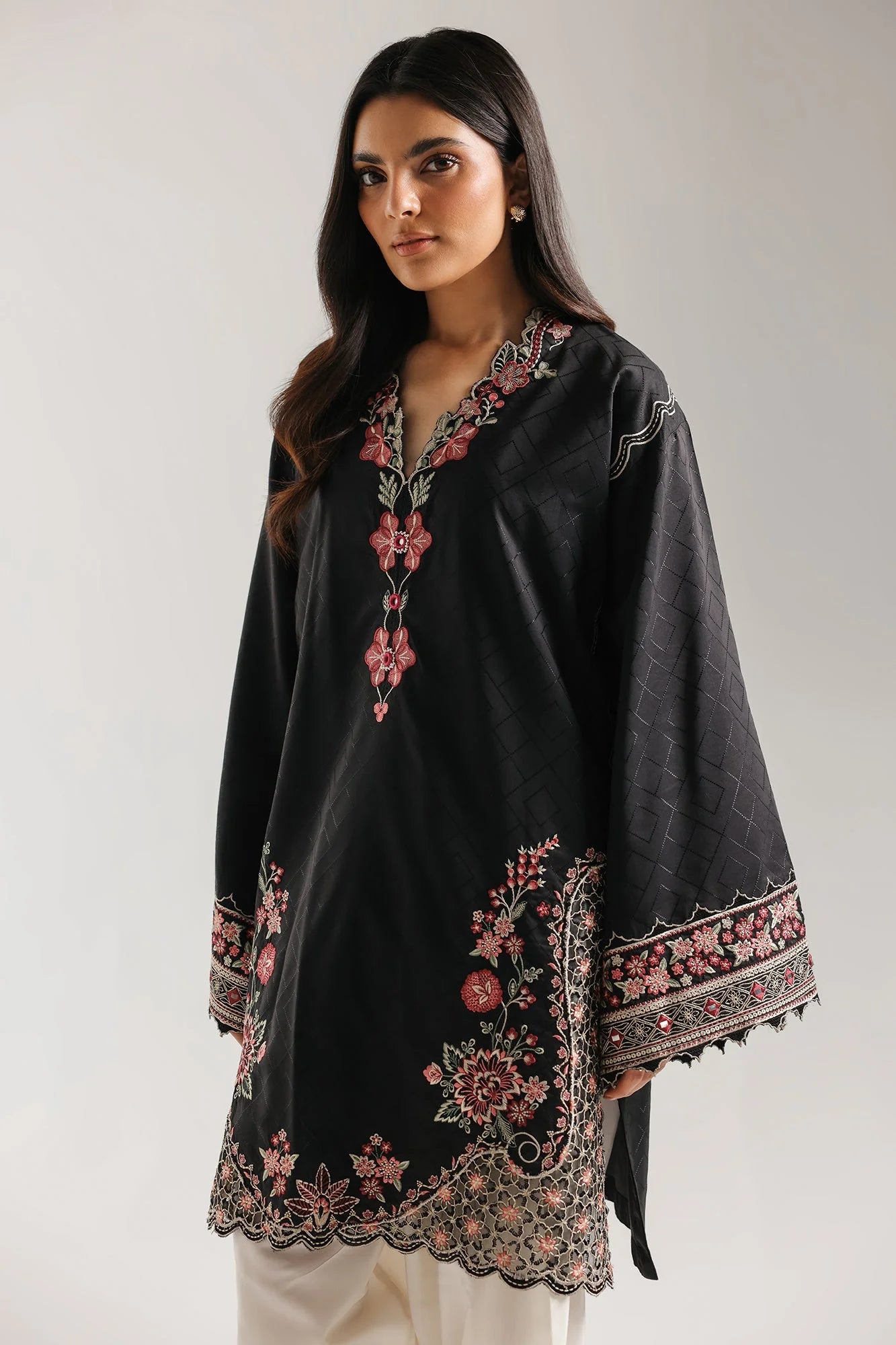 EMBROIDERED SUIT (E4324/103/902)