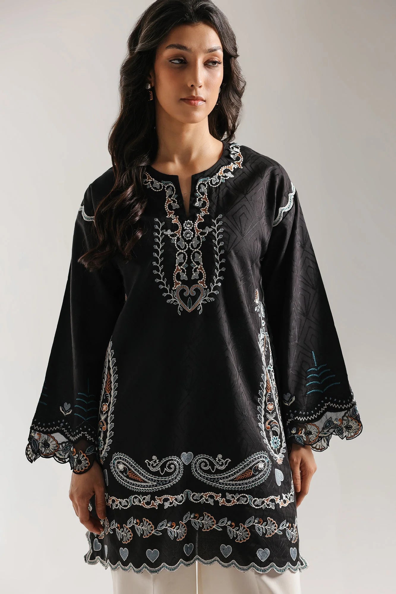 EMBROIDERED SUIT (E4330/103/901)