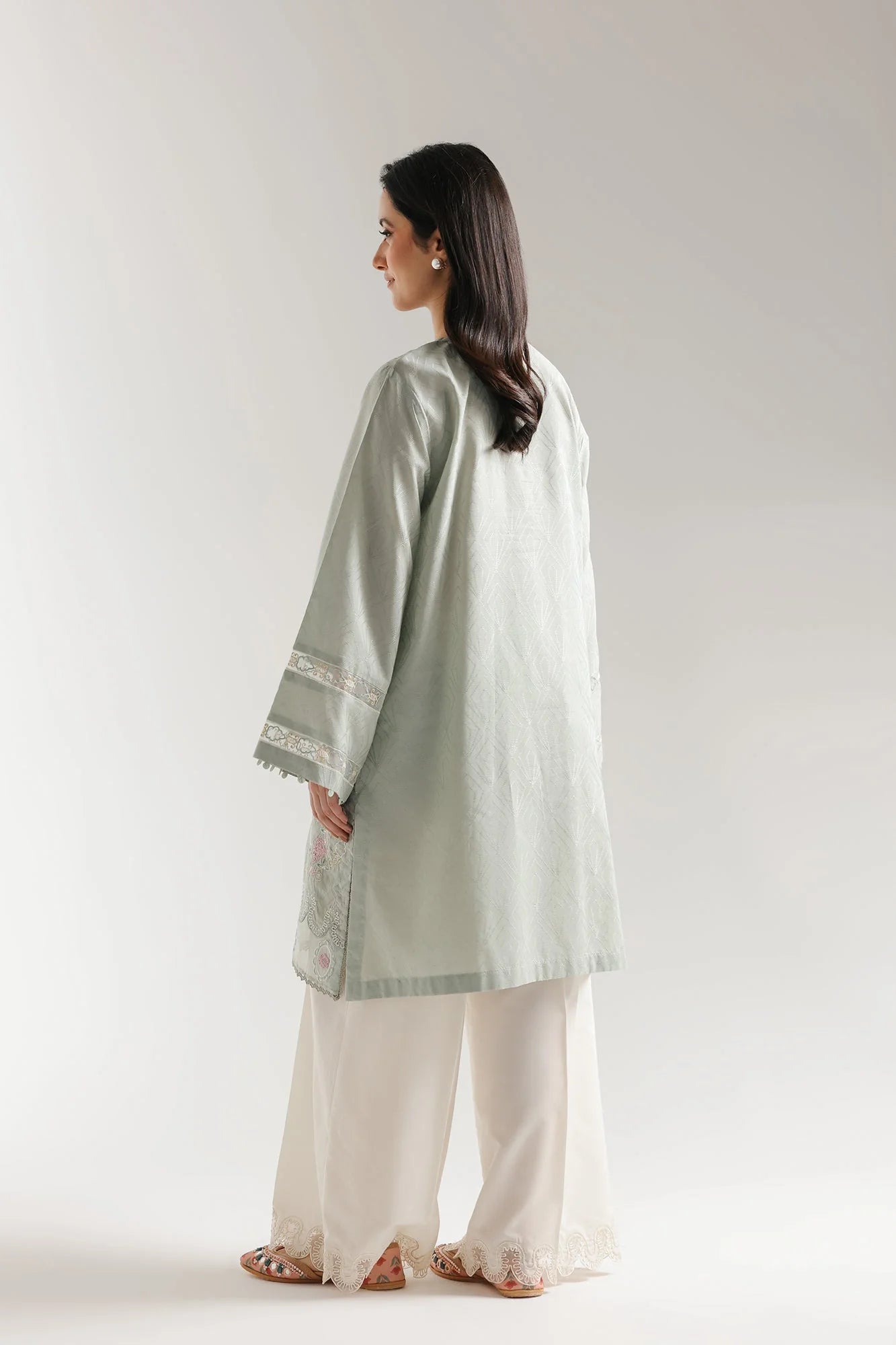 EMBROIDERED SUIT (E4331/103/720)