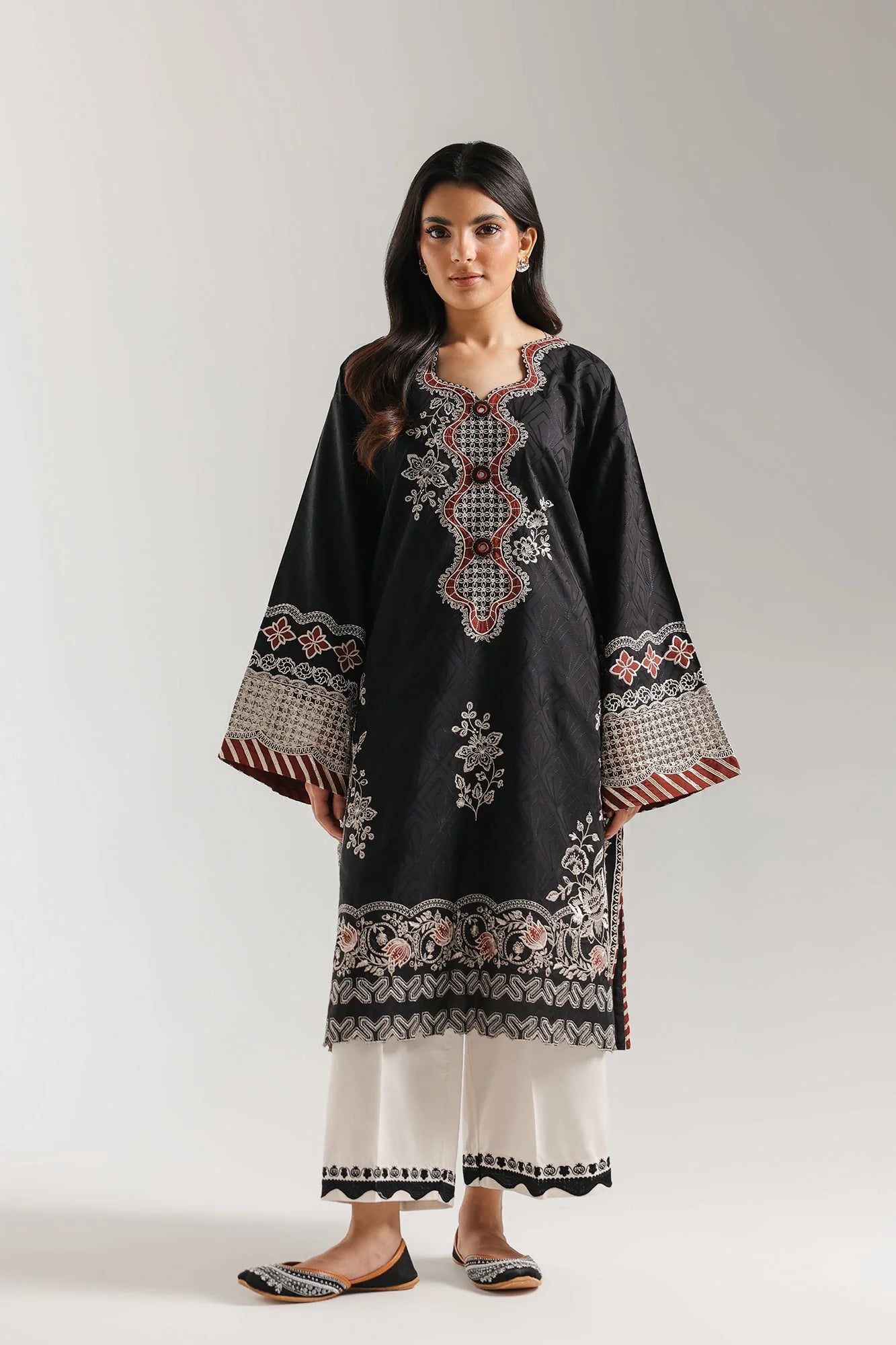 EMBROIDERED SUIT (E4332/103/902)