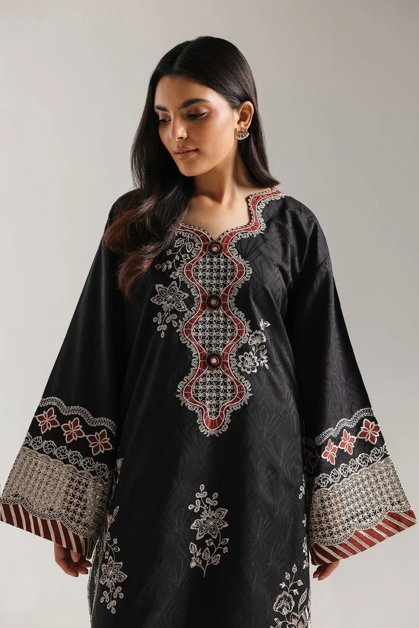 EMBROIDERED SUIT (E4332/103/902)