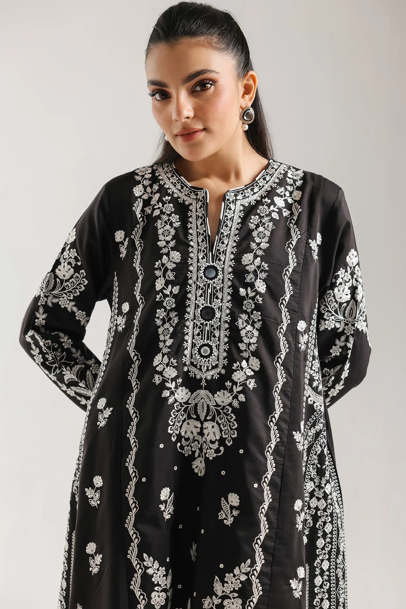 EMBROIDERED SUIT (E4333/103/901)