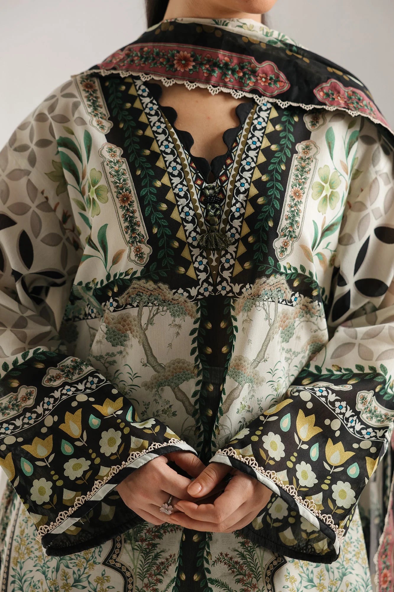 EMBROIDERED SUIT (E4335/103/003)