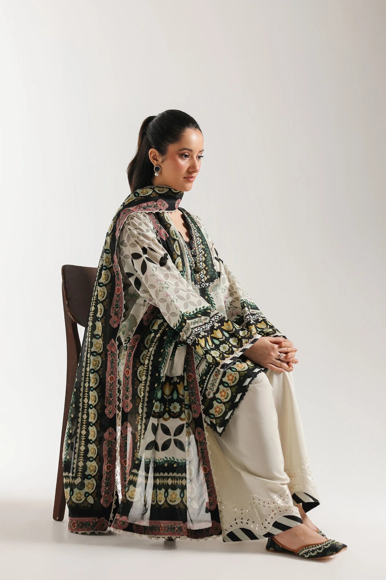 EMBROIDERED SUIT (E4335/103/003)
