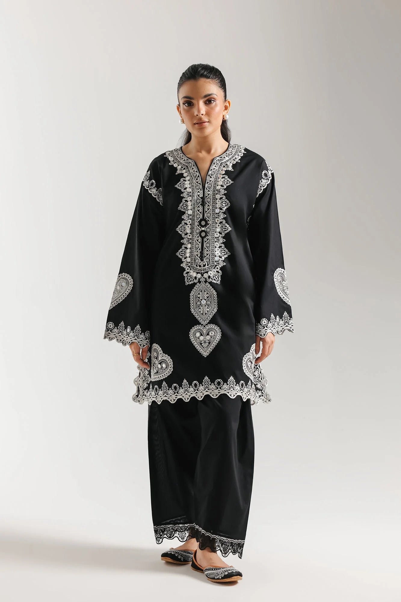 EMBROIDERED SUIT (E4361/103/902)