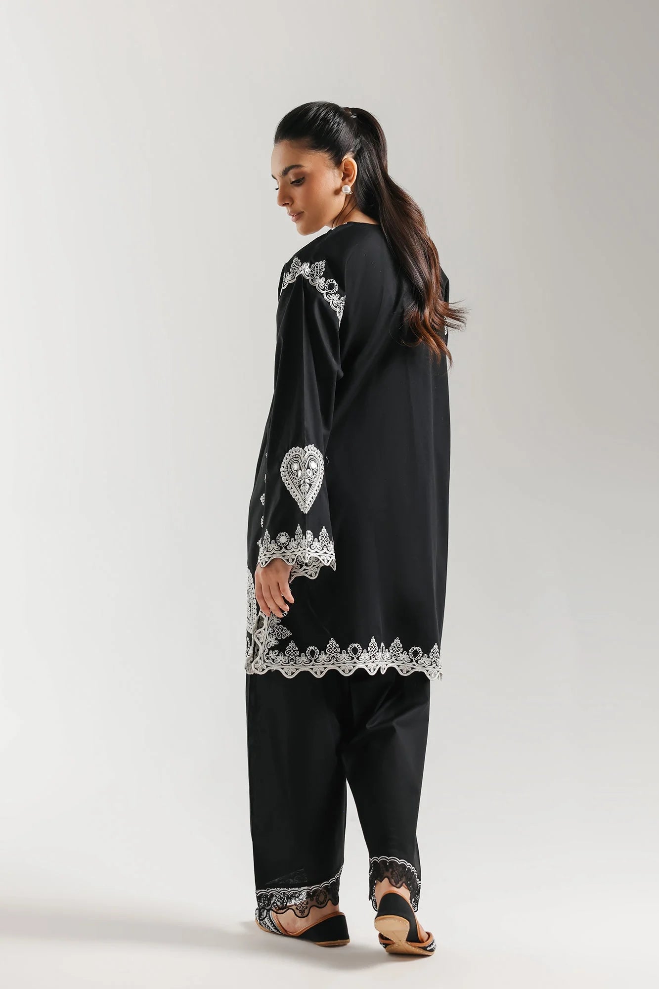 EMBROIDERED SUIT (E4361/103/902)