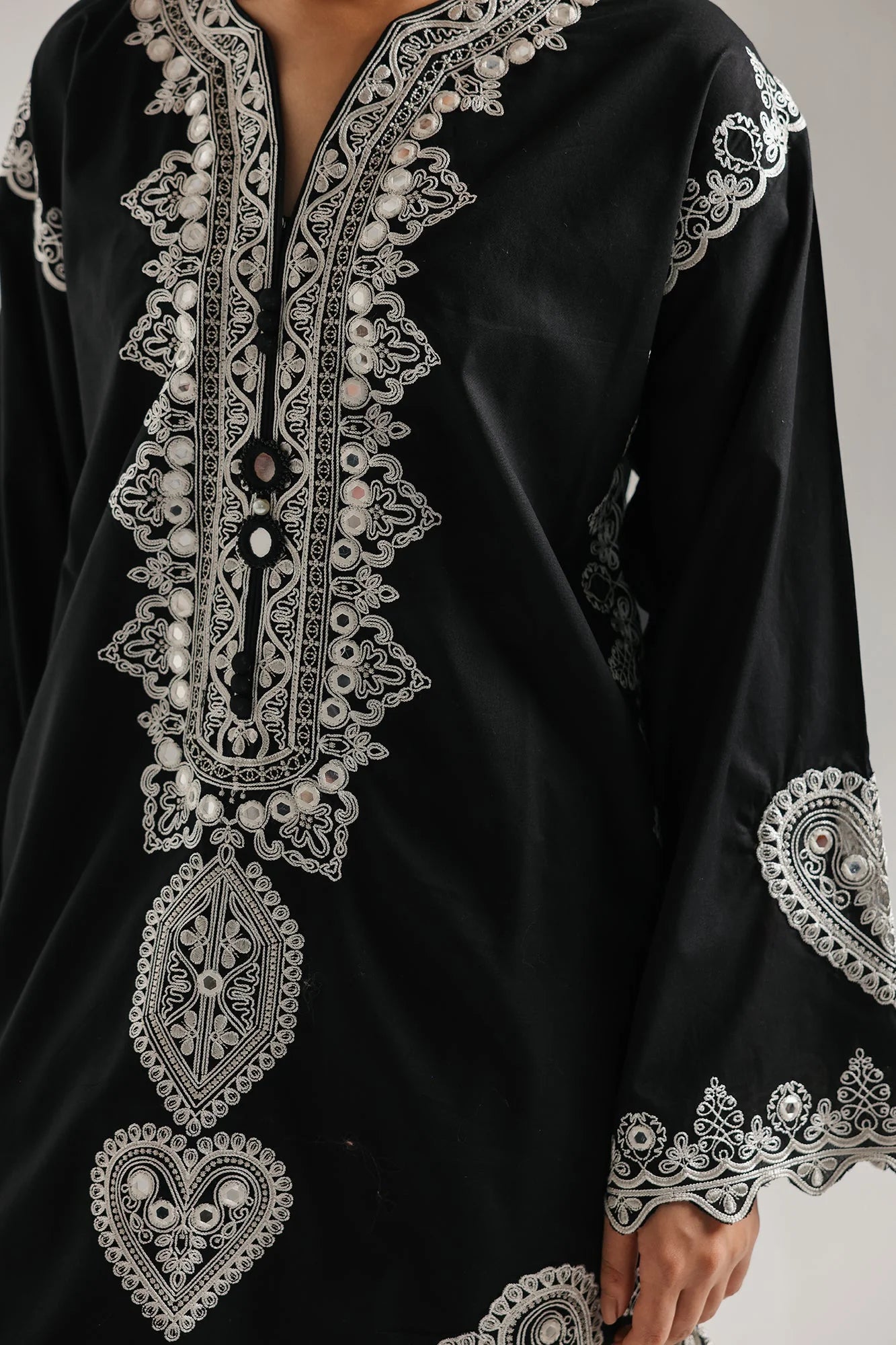 EMBROIDERED SUIT (E4361/103/902)