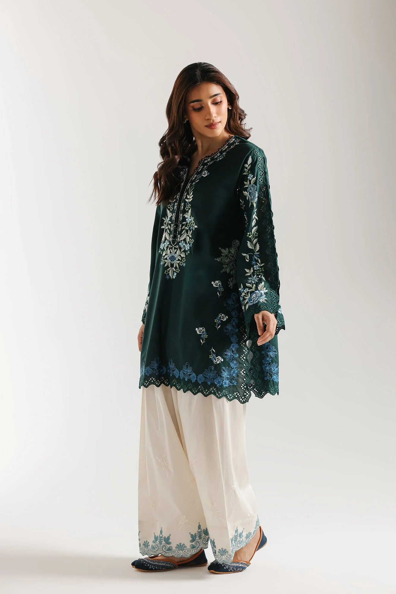 EMBROIDERED SUIT (E4365/103/704)